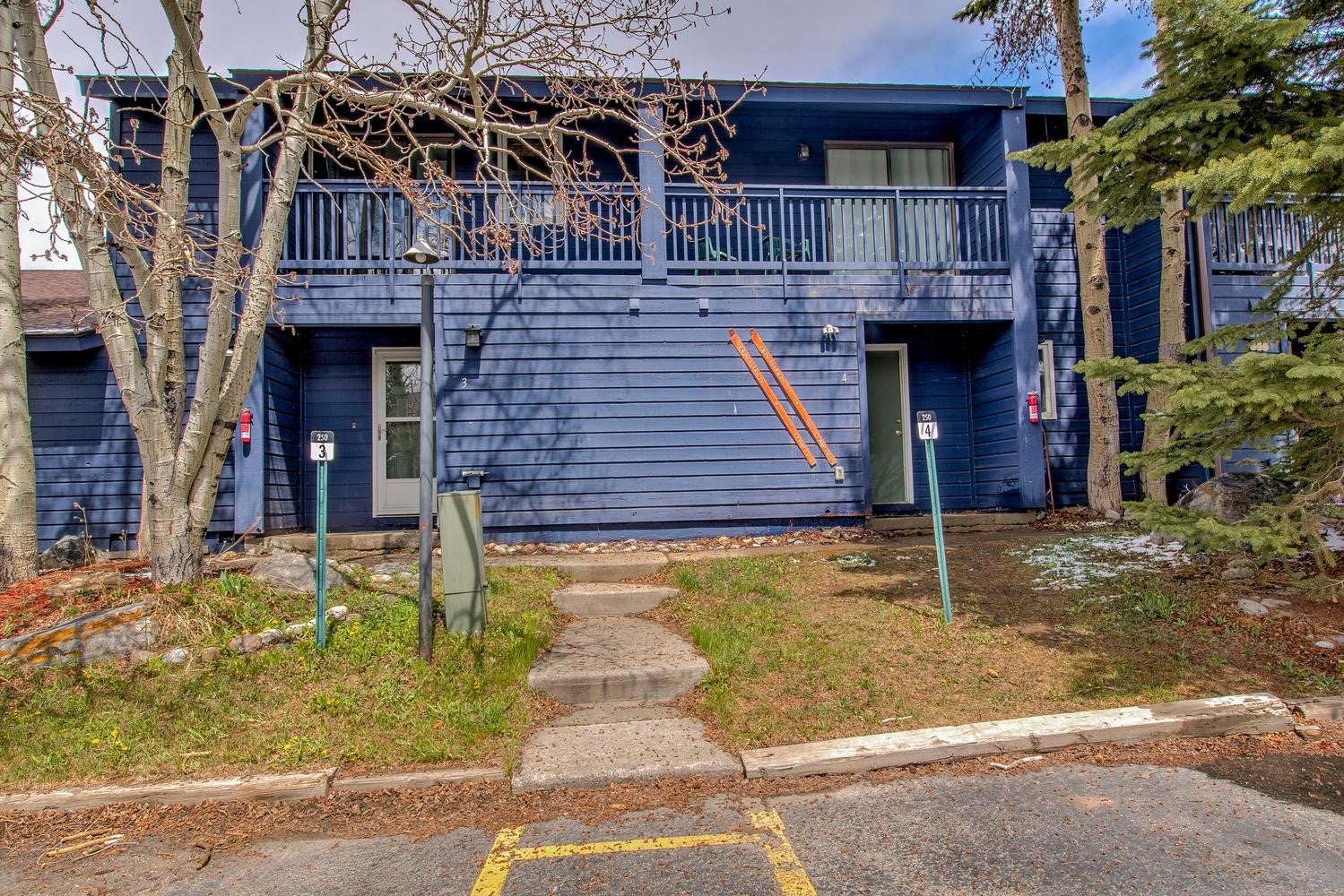 250 Cove Boulevard 3 — photo