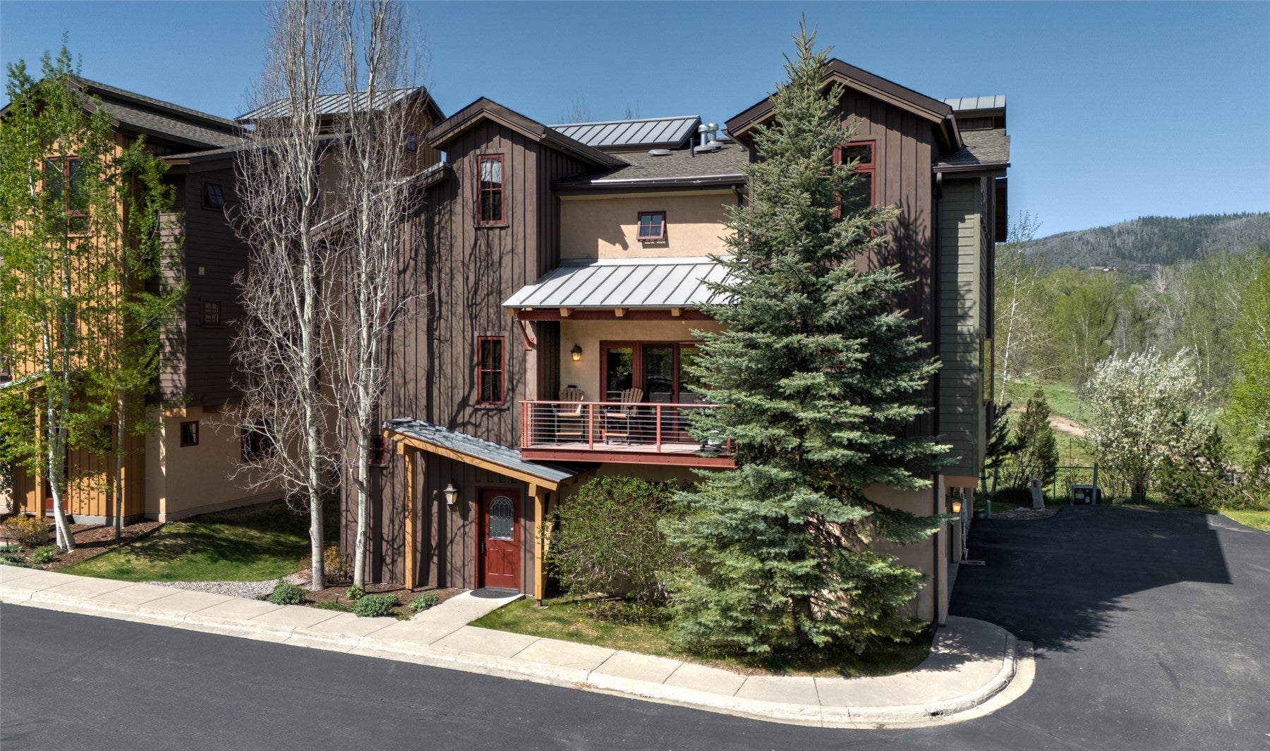817 Majestic Circle — photo