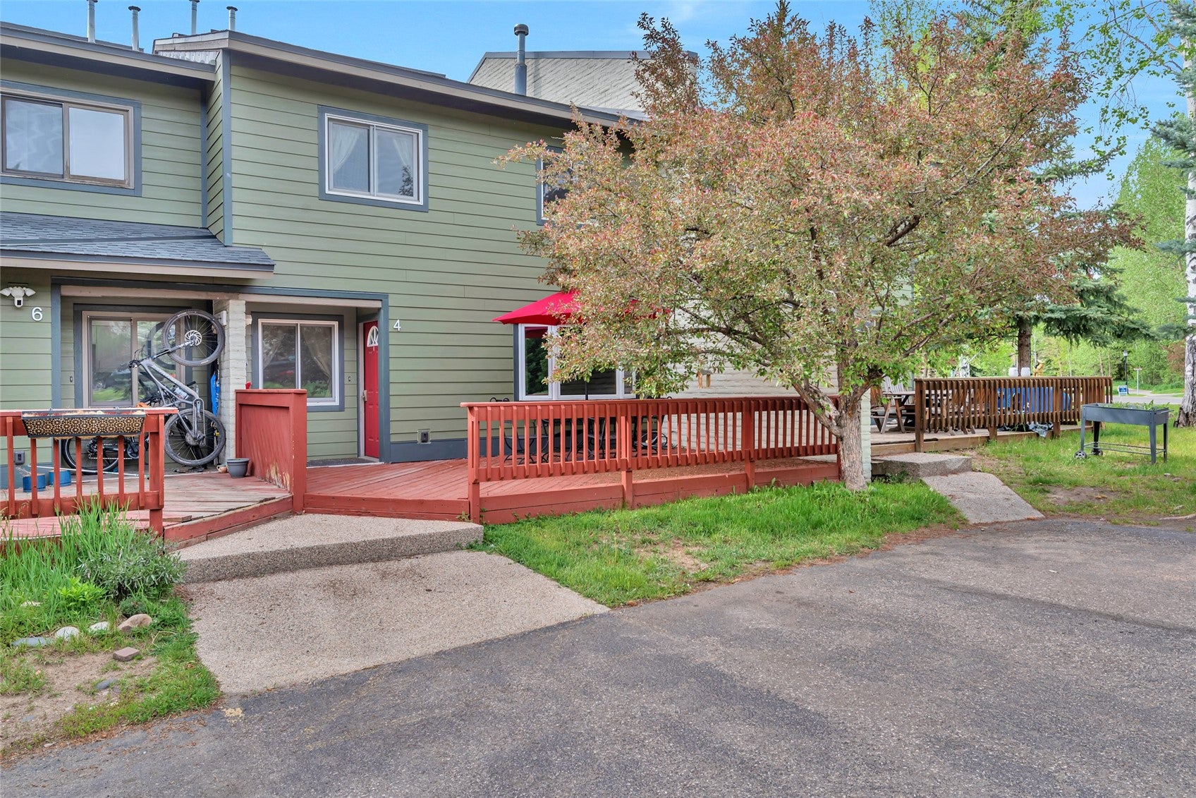 4 Redwood Court — photo