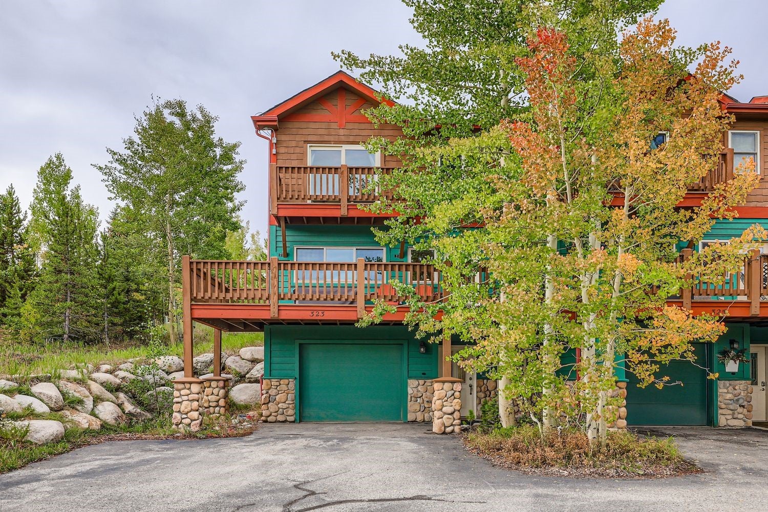 323 Twenty Grand Drive 323 — photo