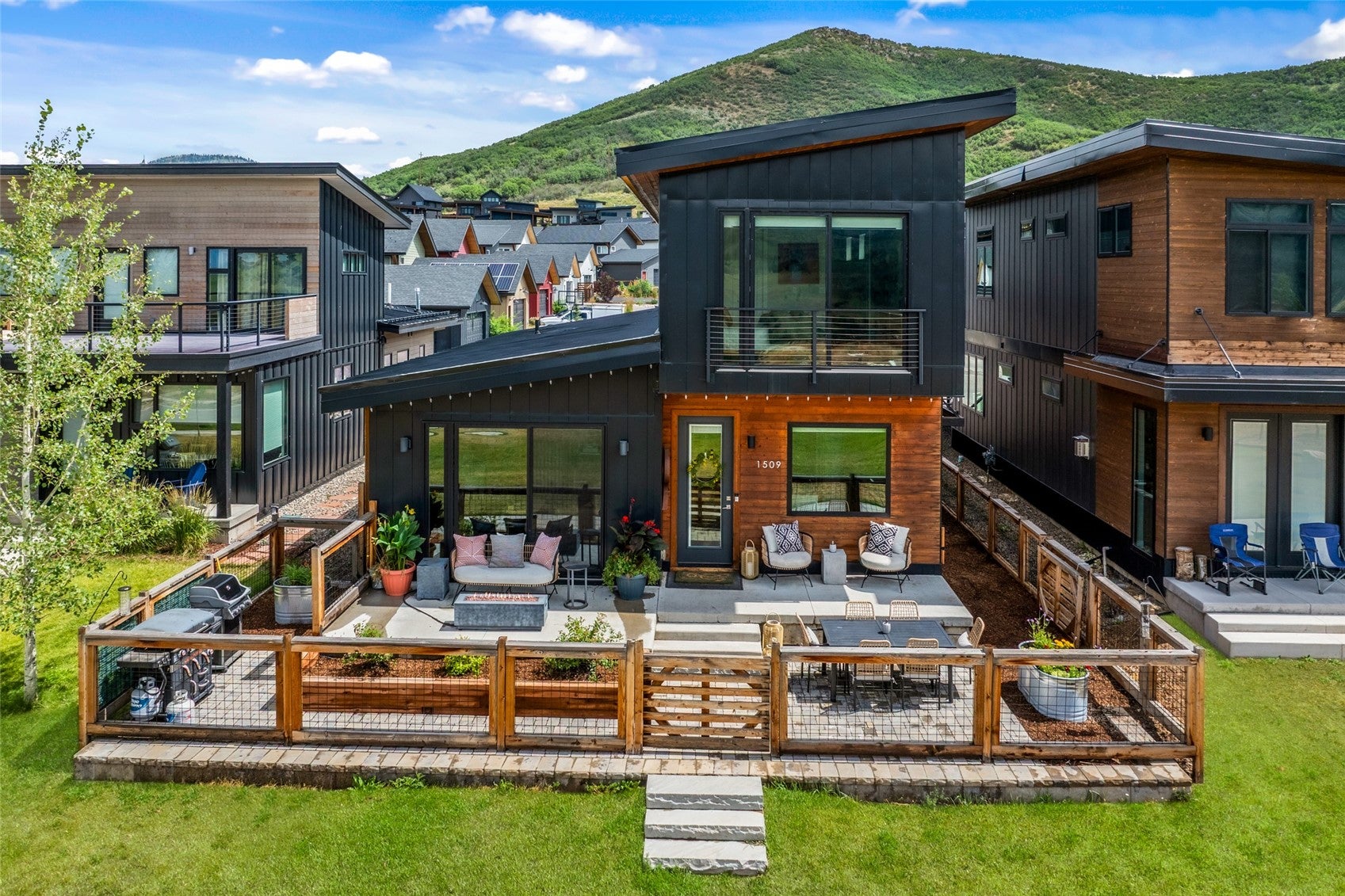 1509 Sunset Way — photo
