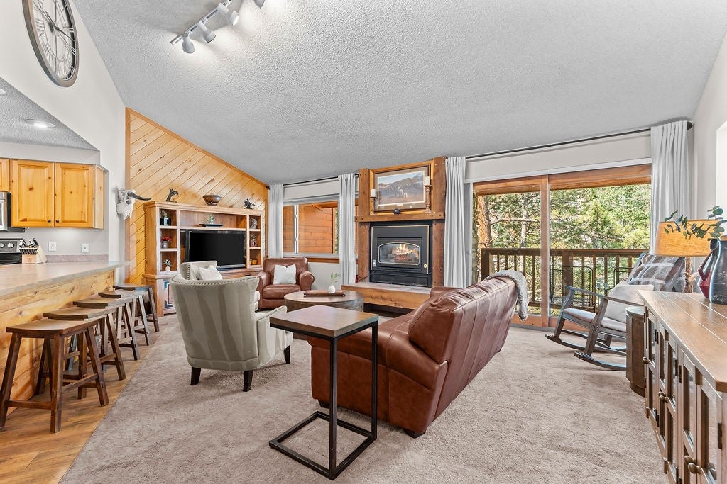 405 Four Oclock Road F — photo