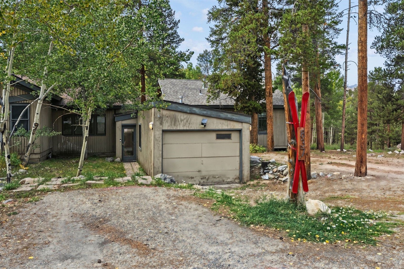 837 Broken Lance Drive — photo