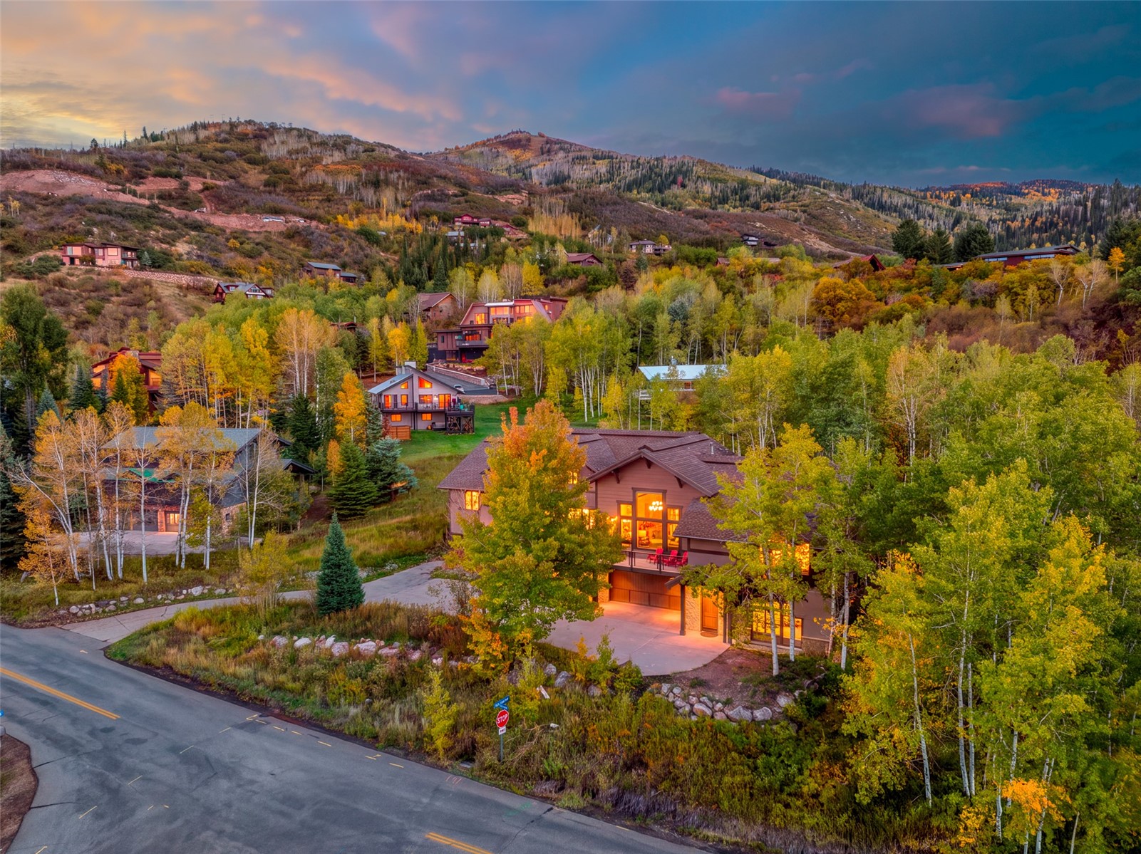 2852 Apres Ski Way - — photo