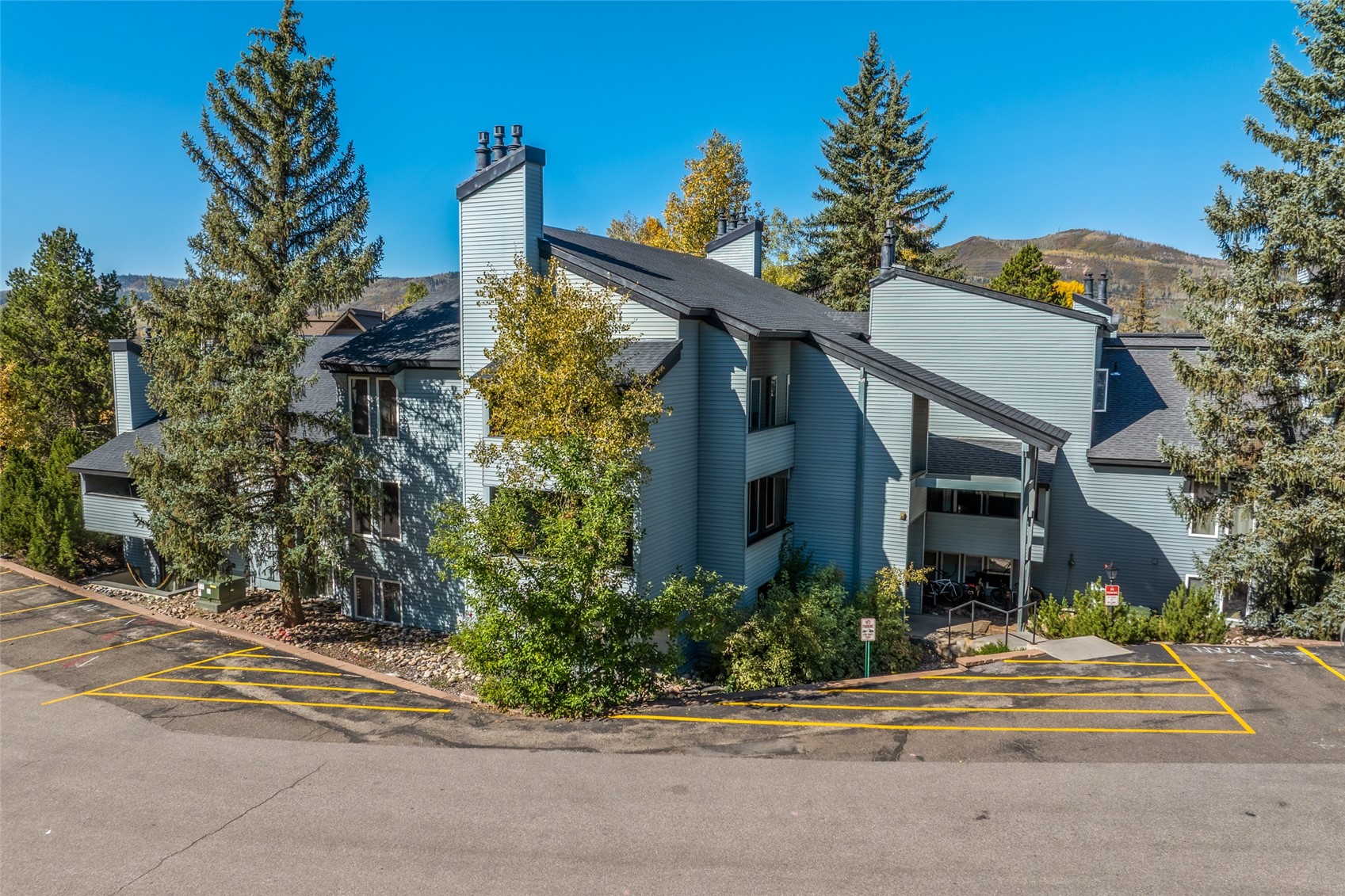 3020 Village Drive Unit 421 — photo