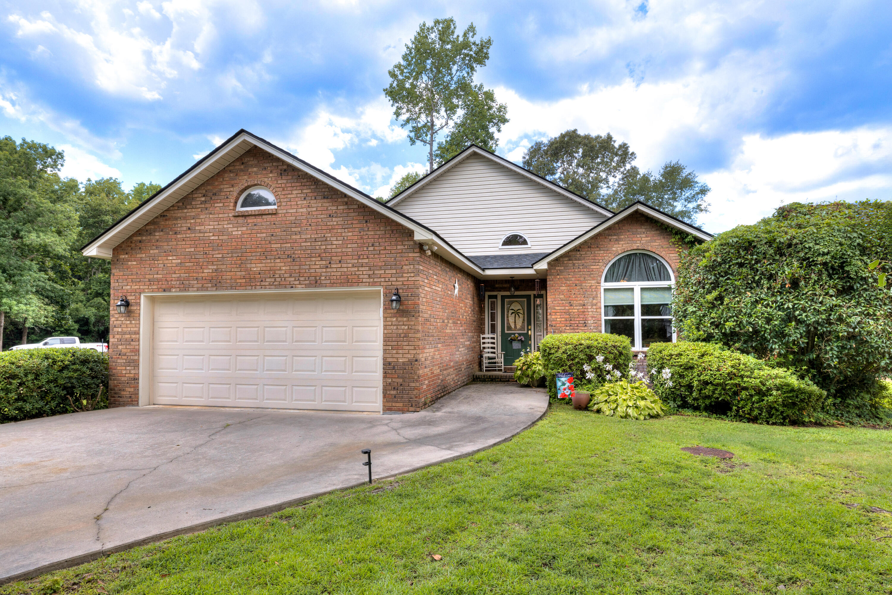 800 Bentwood Circle — photo