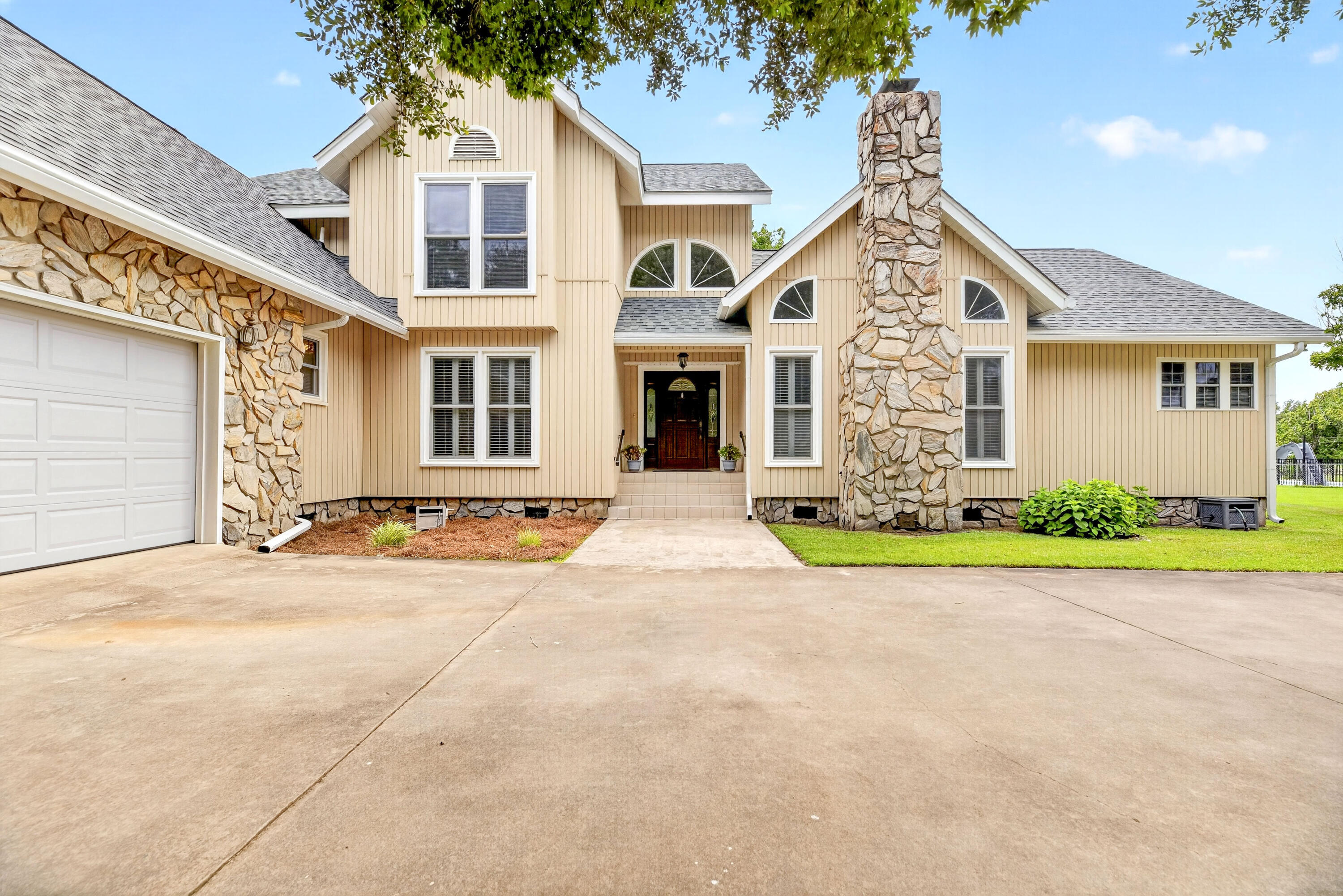 1120 Waters Edge Drive — photo