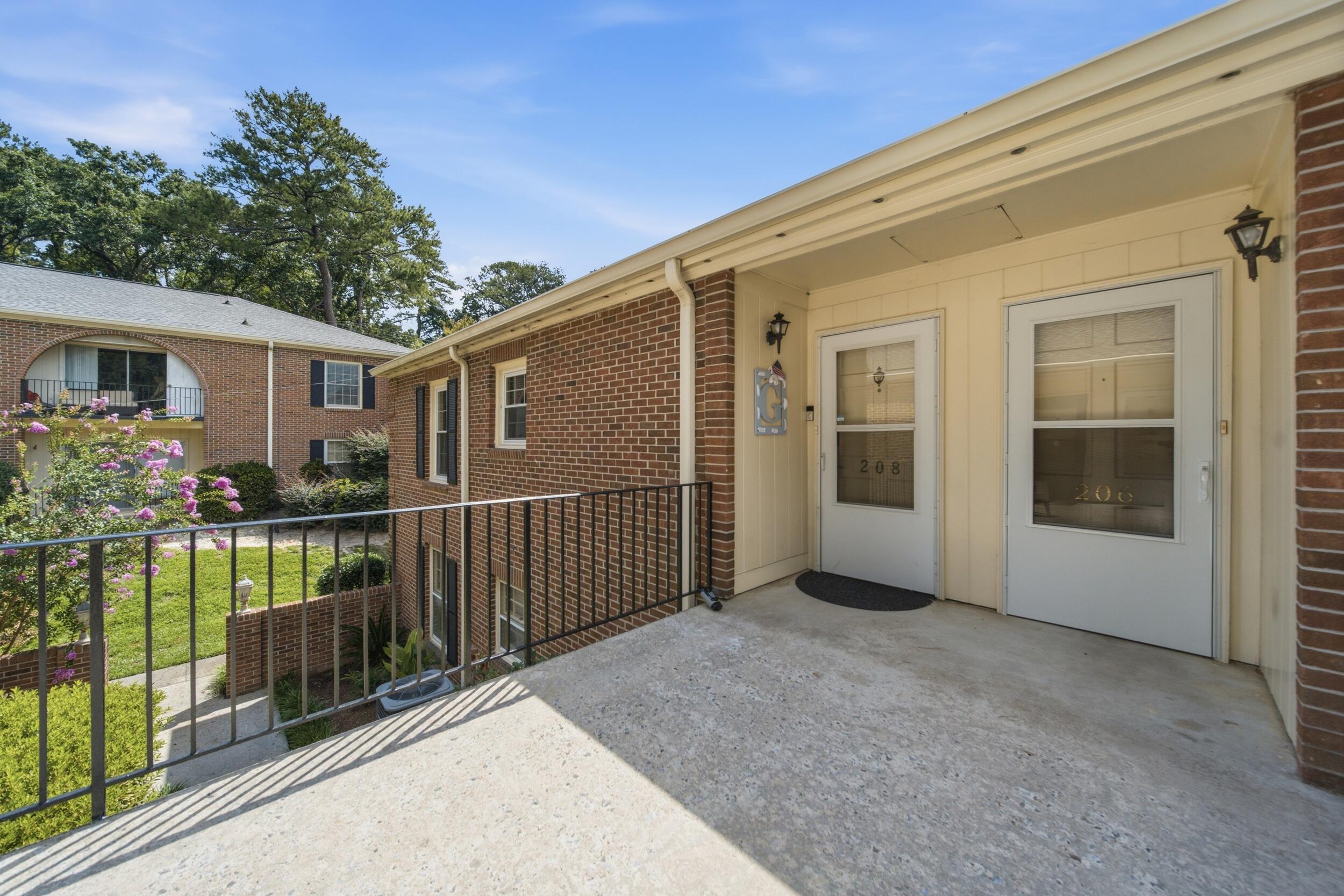 5516 Lakeshore Drive Unit 208 — photo
