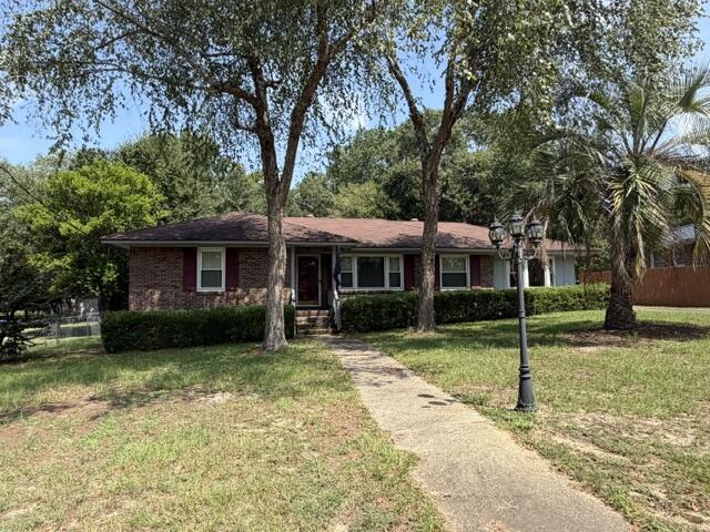 739 Wren Street — photo