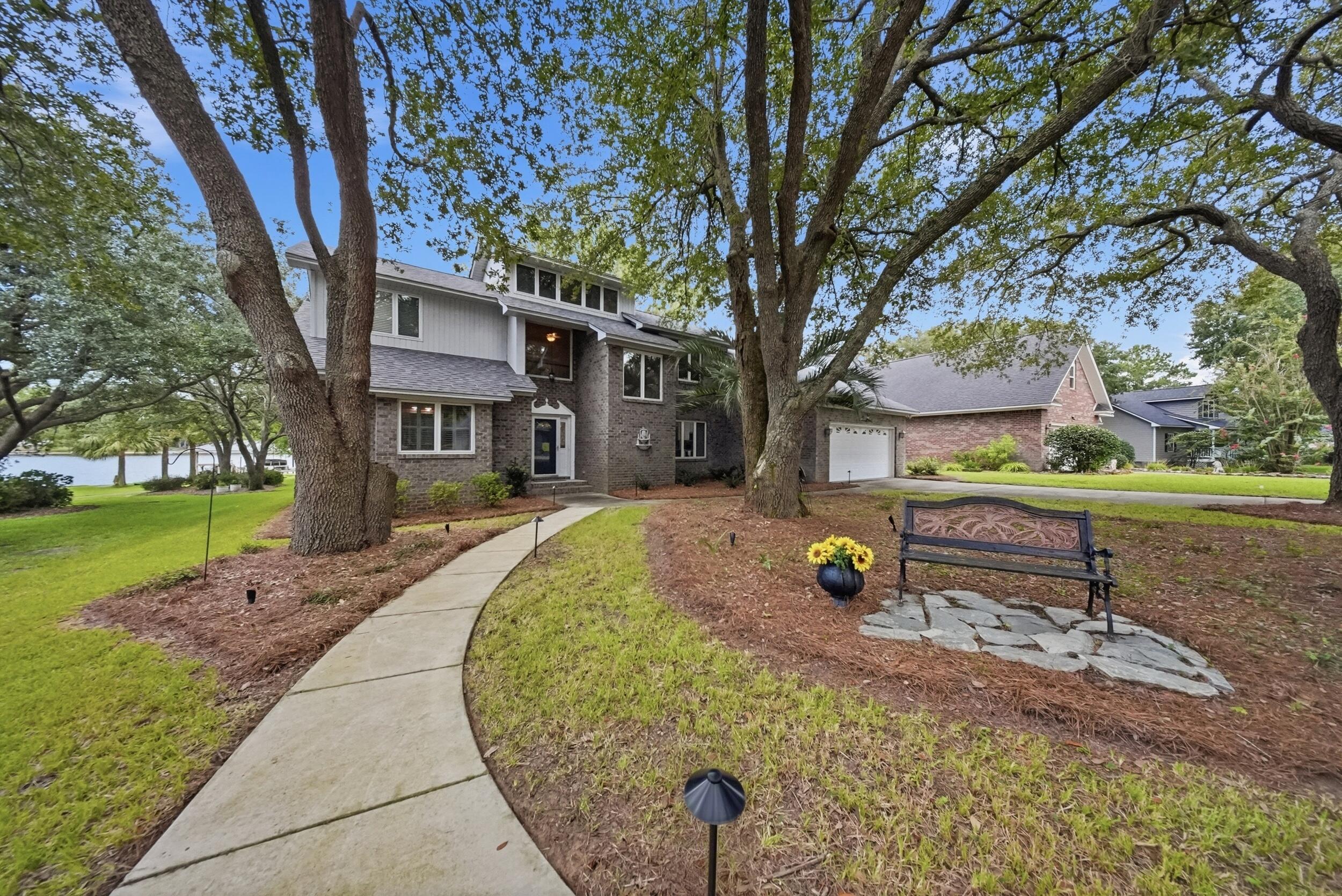 1397 Lakeview Drive — photo
