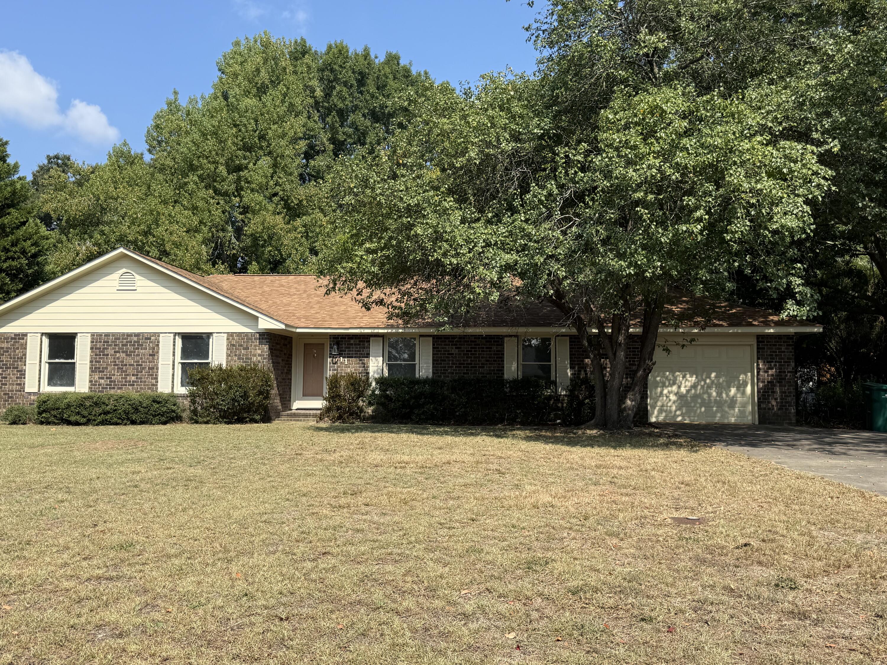 711 Longwood Drive — photo