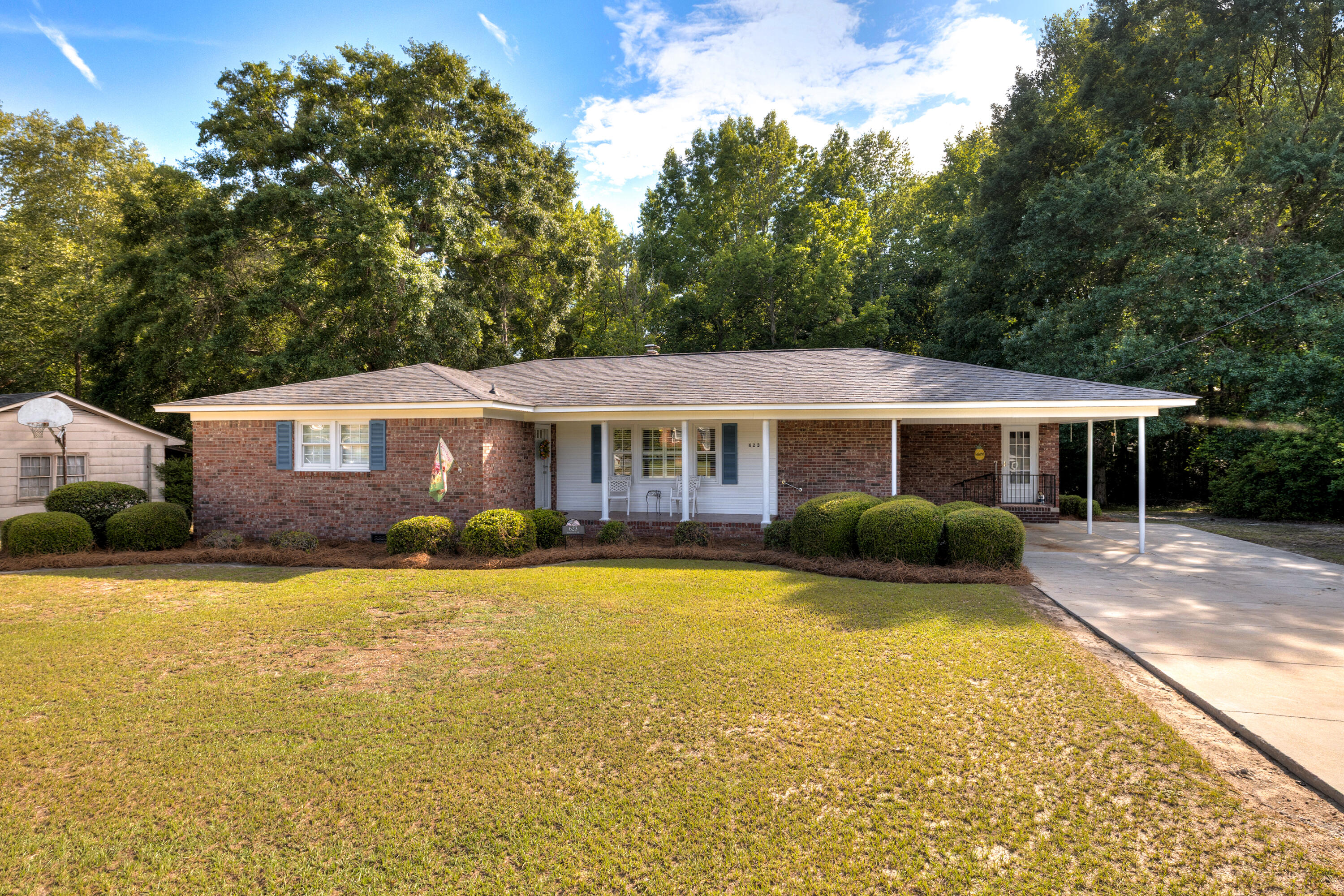 623 Woodside Drive — photo
