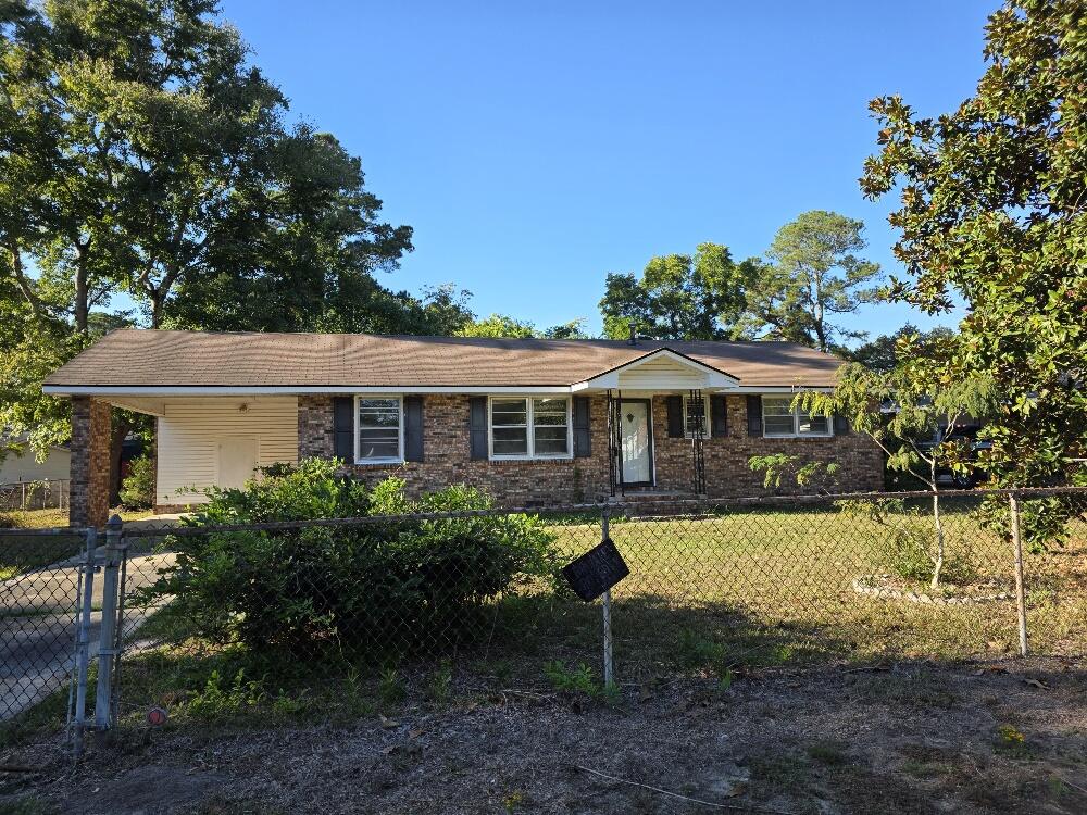 1047 E Sherwood Drive — photo