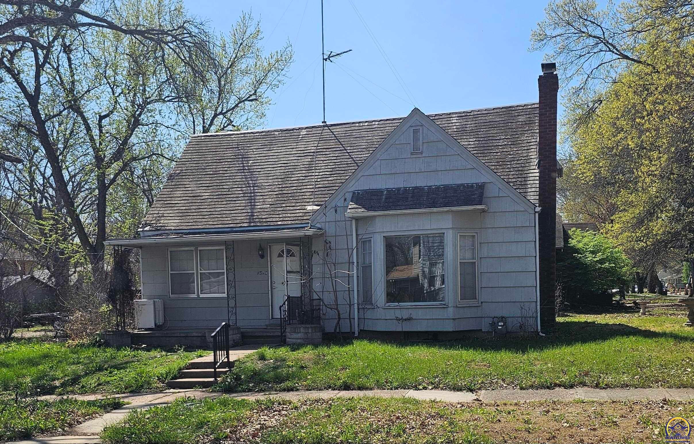 2323 SW Huntoon St — photo