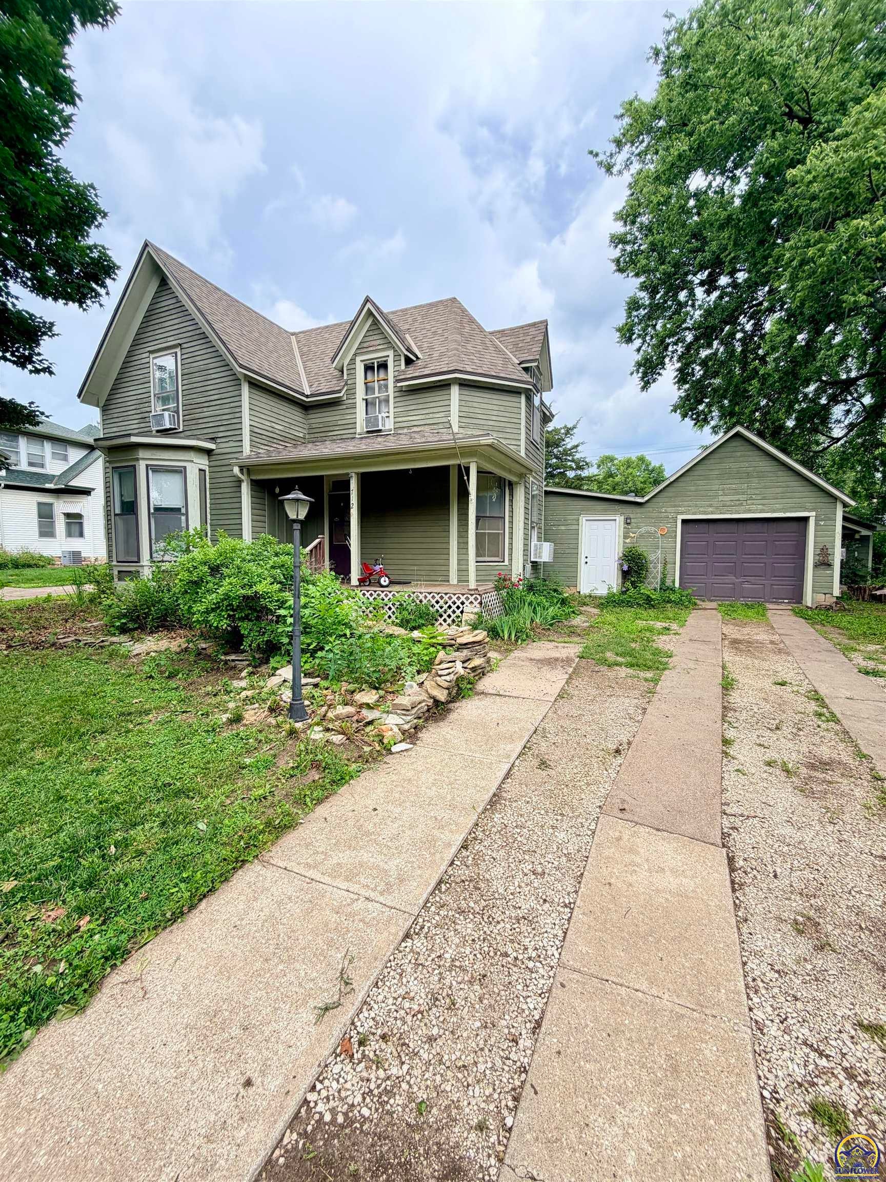 712 Hockaday St — photo