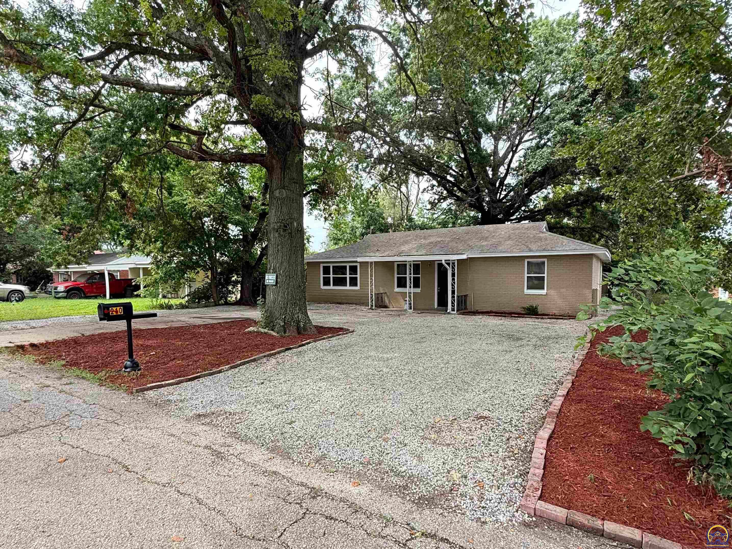210 SW Sanneman Dr — photo