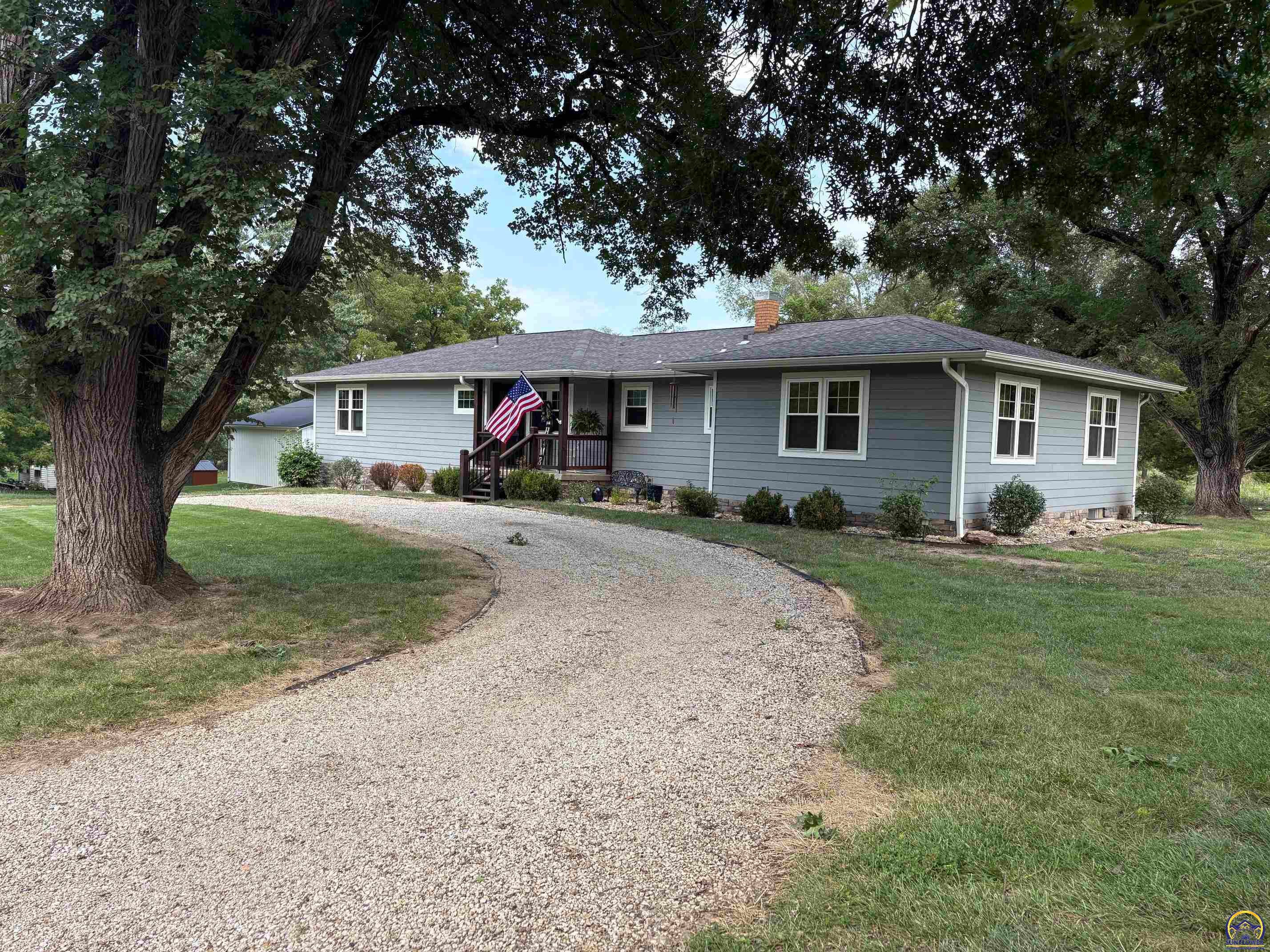 4532 NE Indian Creek Rd — photo
