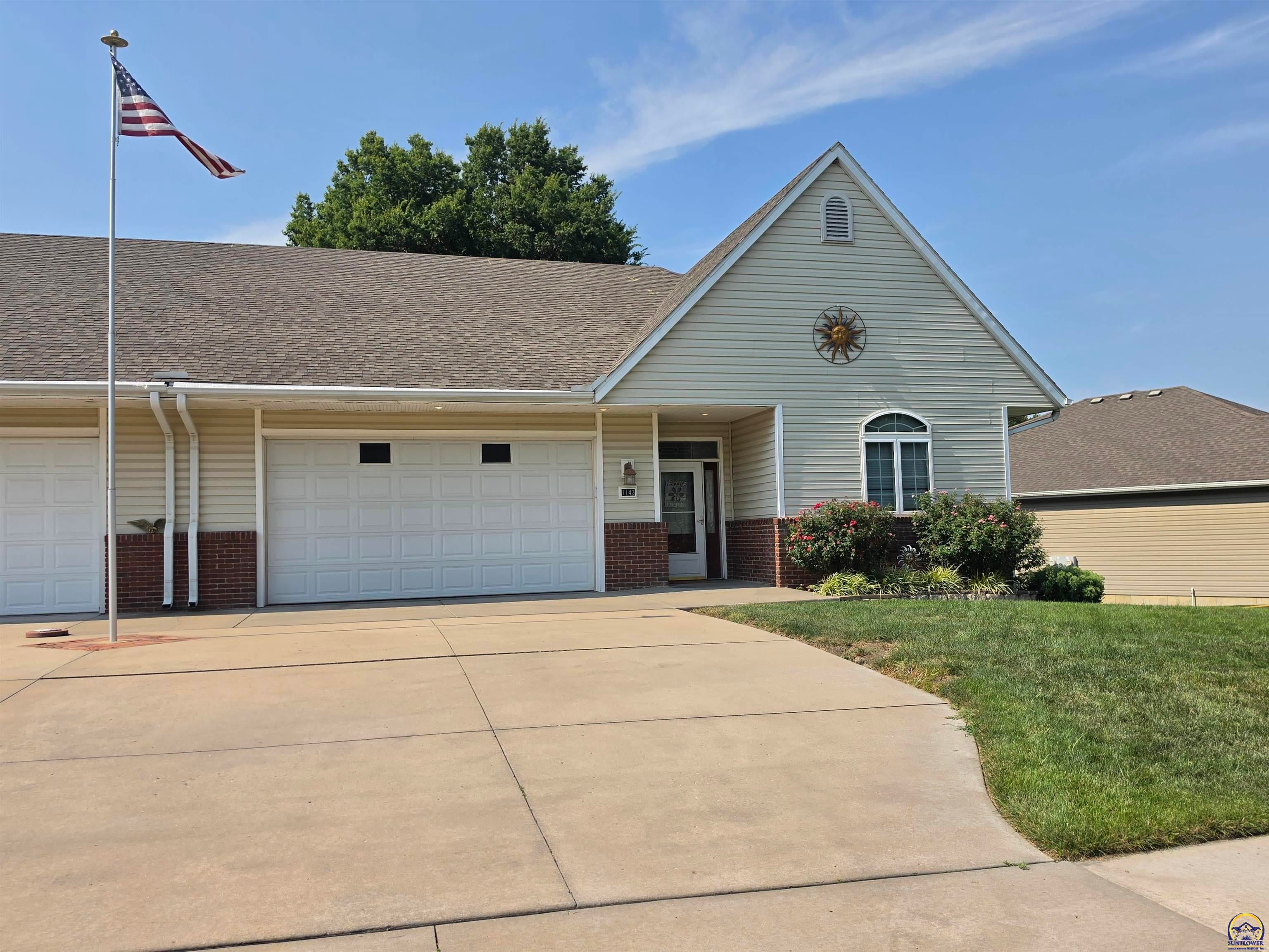 1143 SW Red Oaks Pl — photo