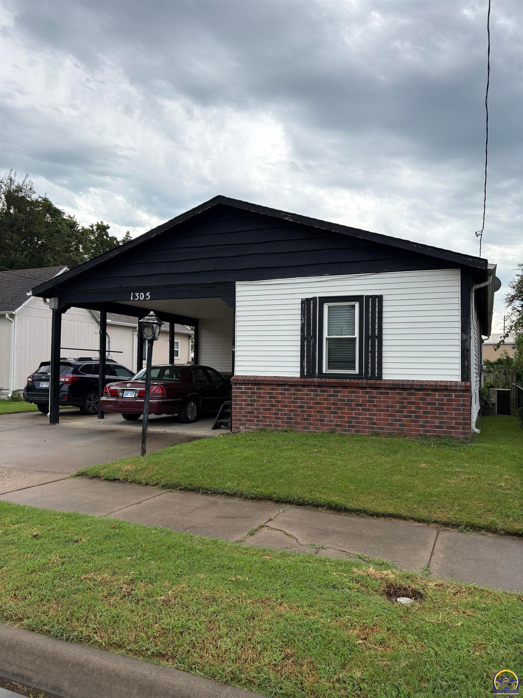 1305 NE Atchison Ave — photo