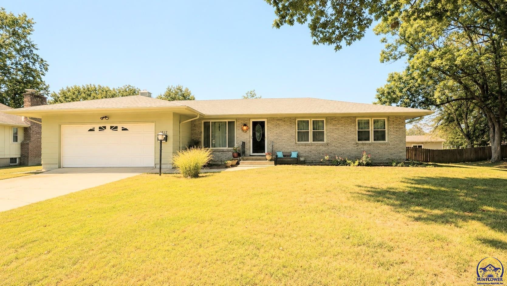 1717 Belmont Ct — photo