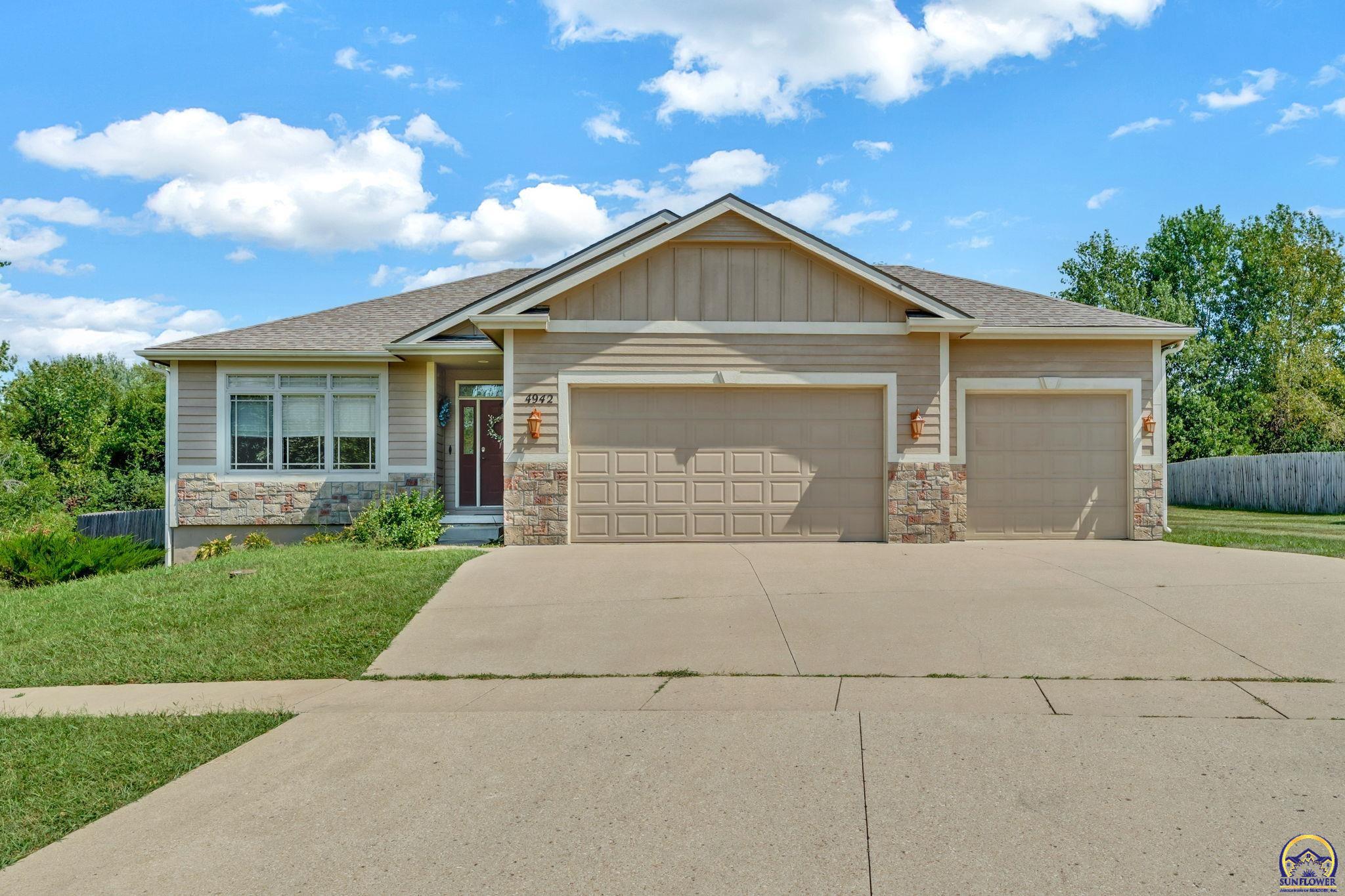 4942 NW Kendall Dr — photo