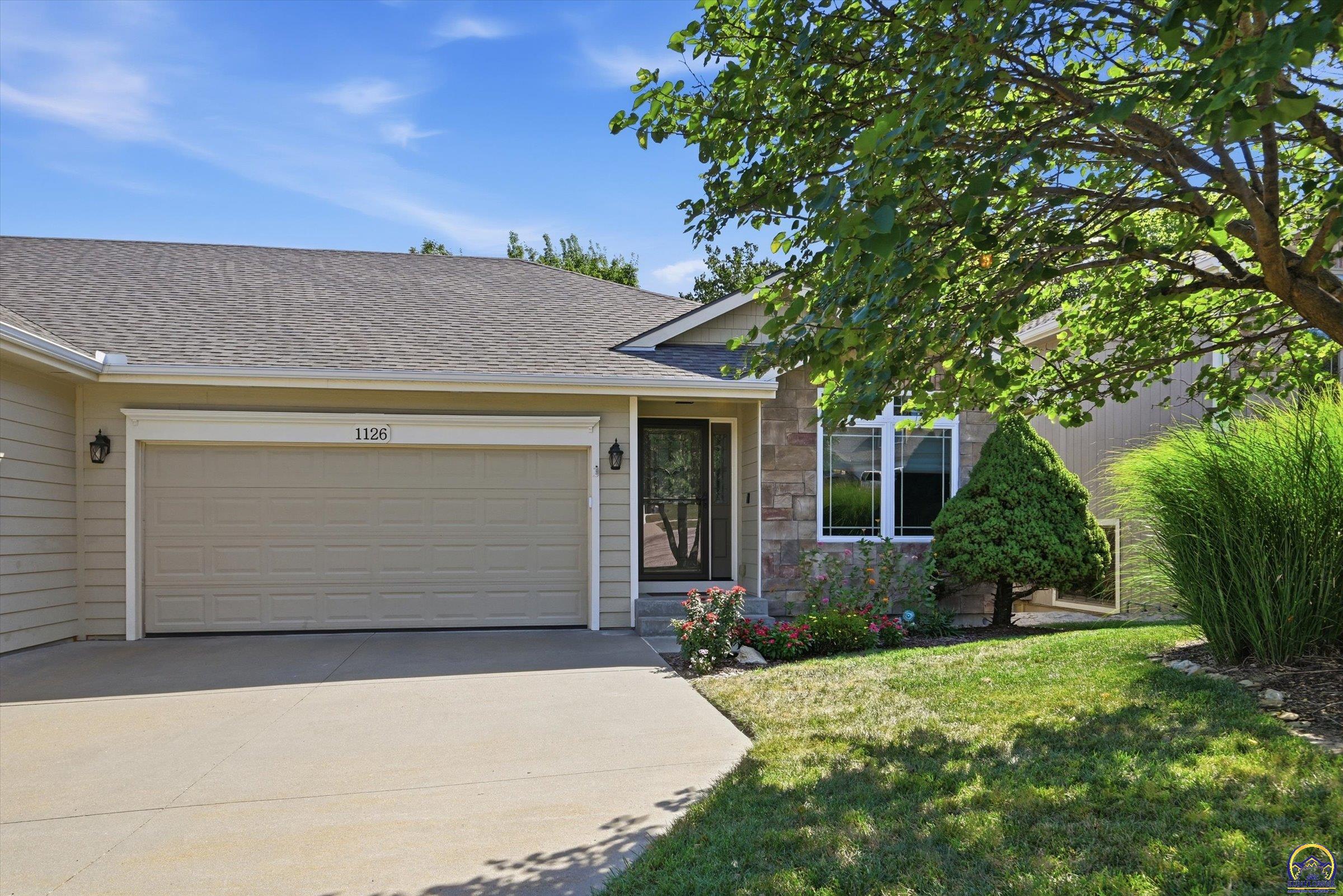 1126 SW Red Oaks Ct — photo