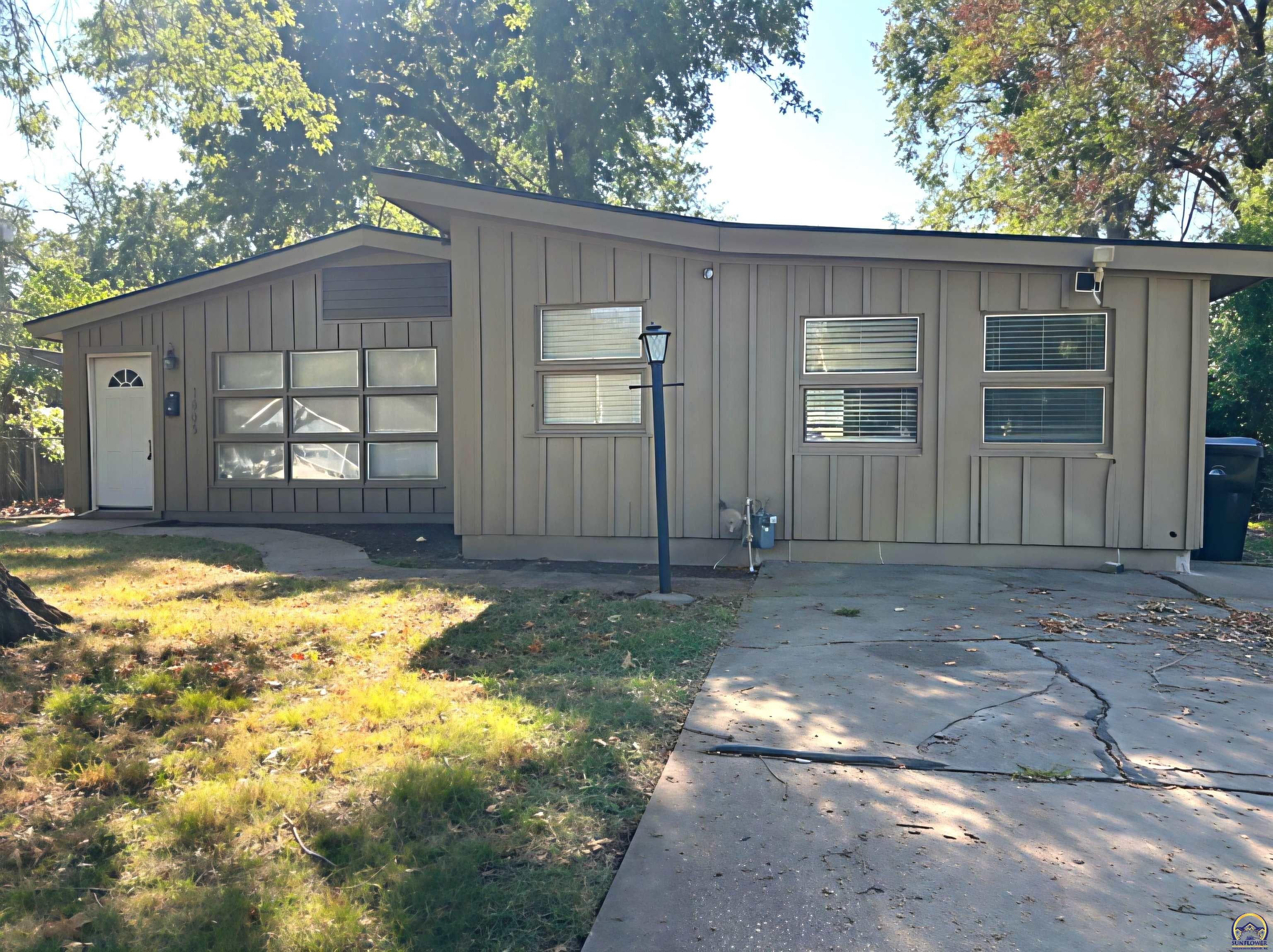 1605 SW Indian Trail — photo