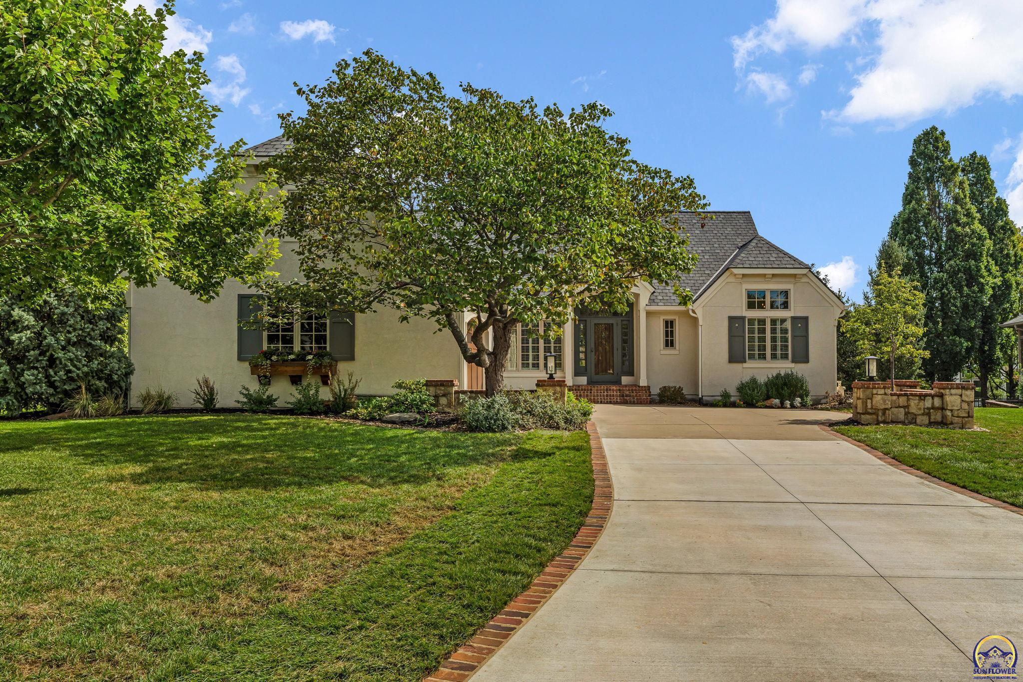 1020 SW Dartmoor Ln — photo