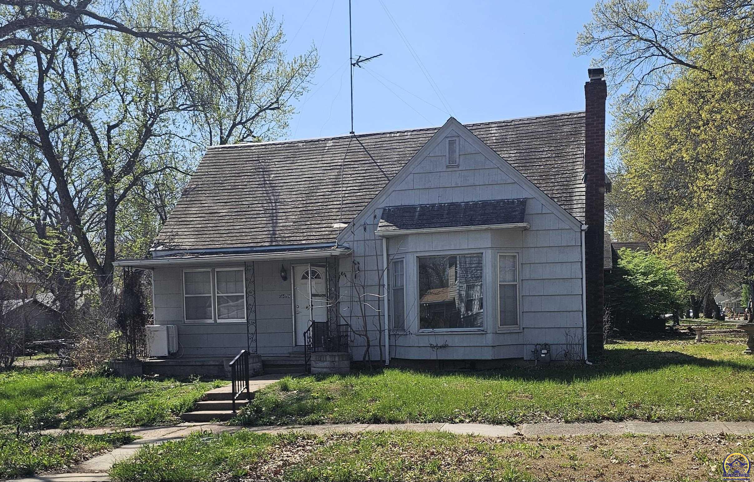 2323 SW Huntoon St — photo