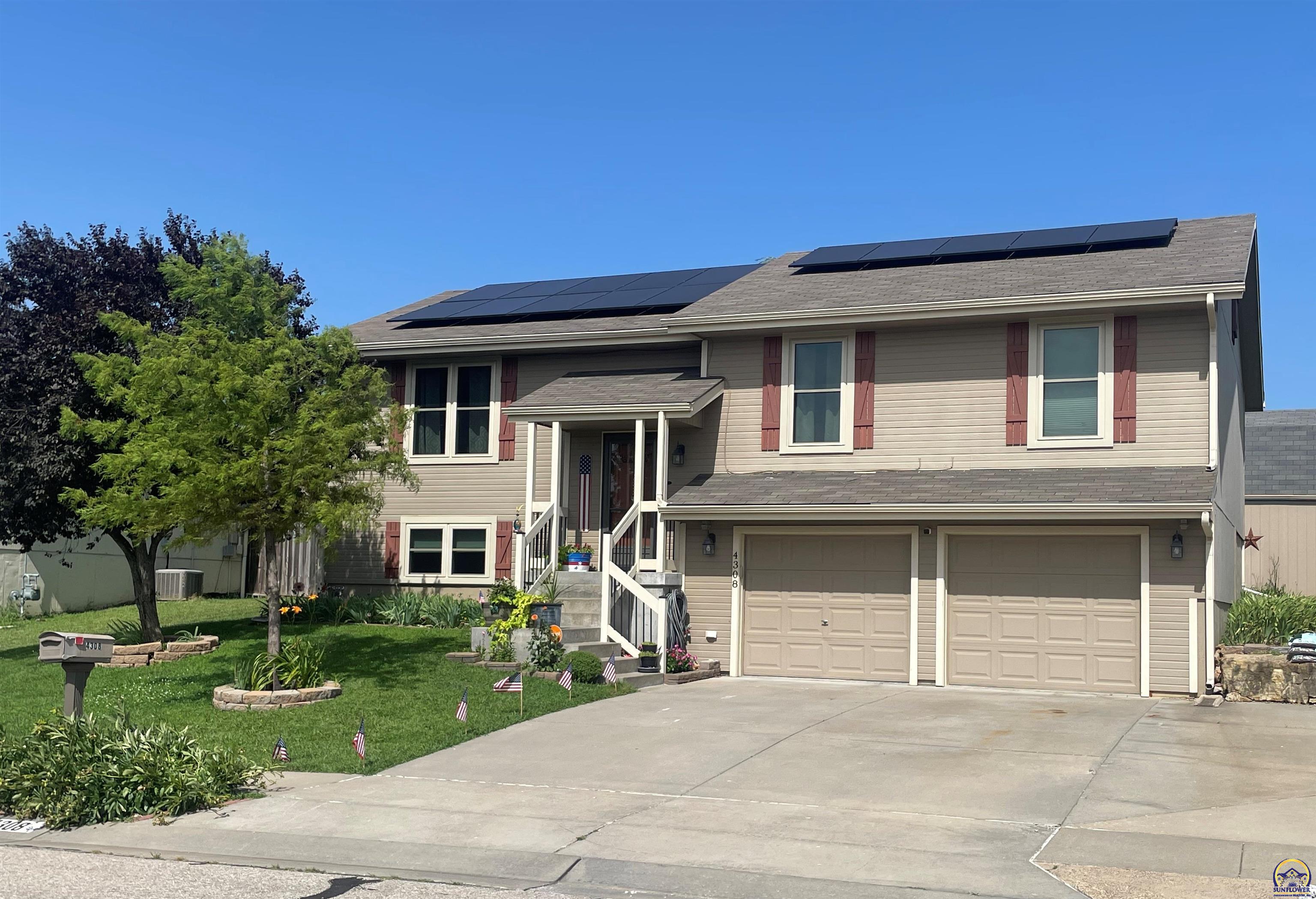 4308 SE Horseshoe Bend Dr — photo