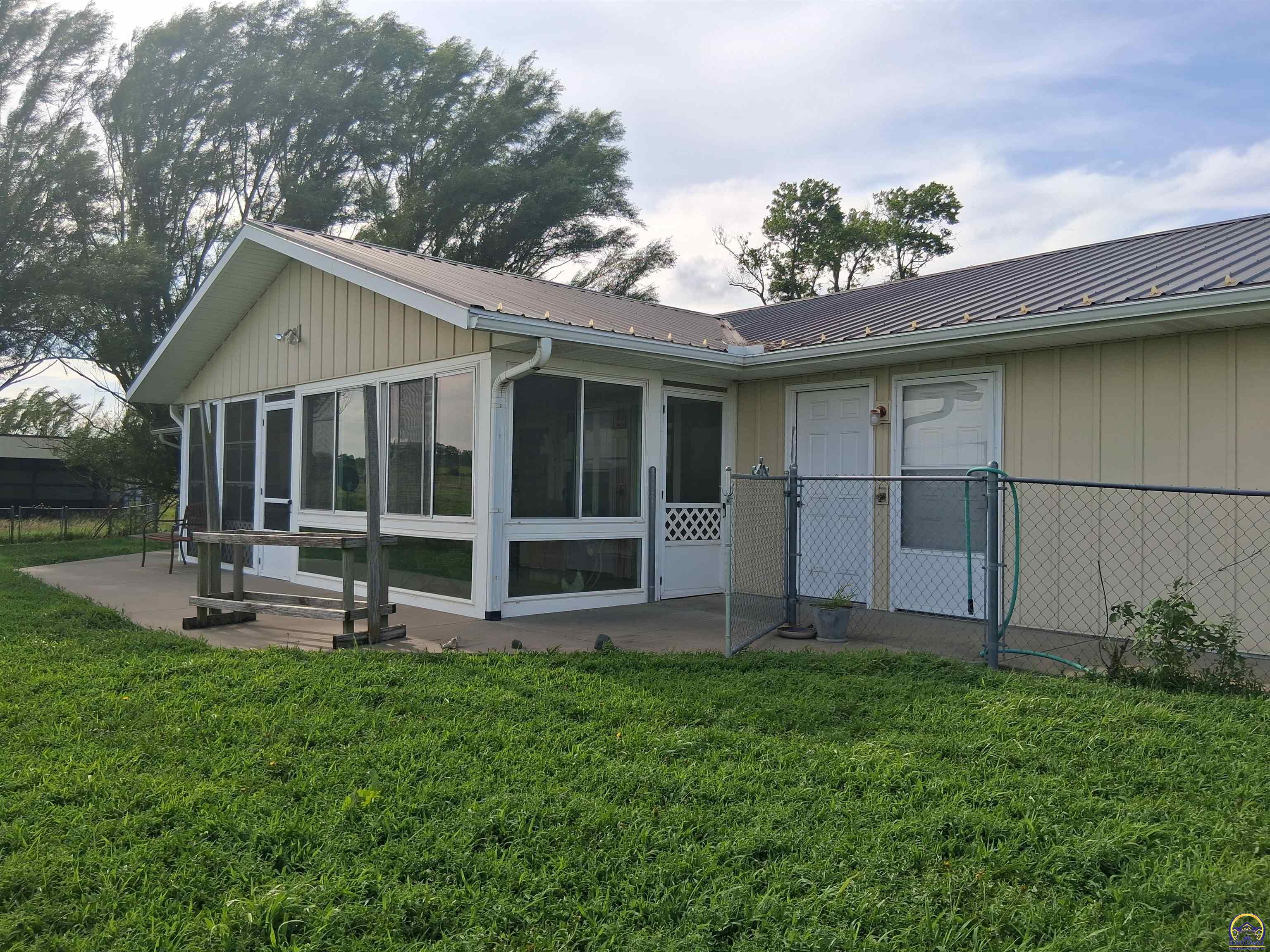 6841 E Hwy 56 — photo