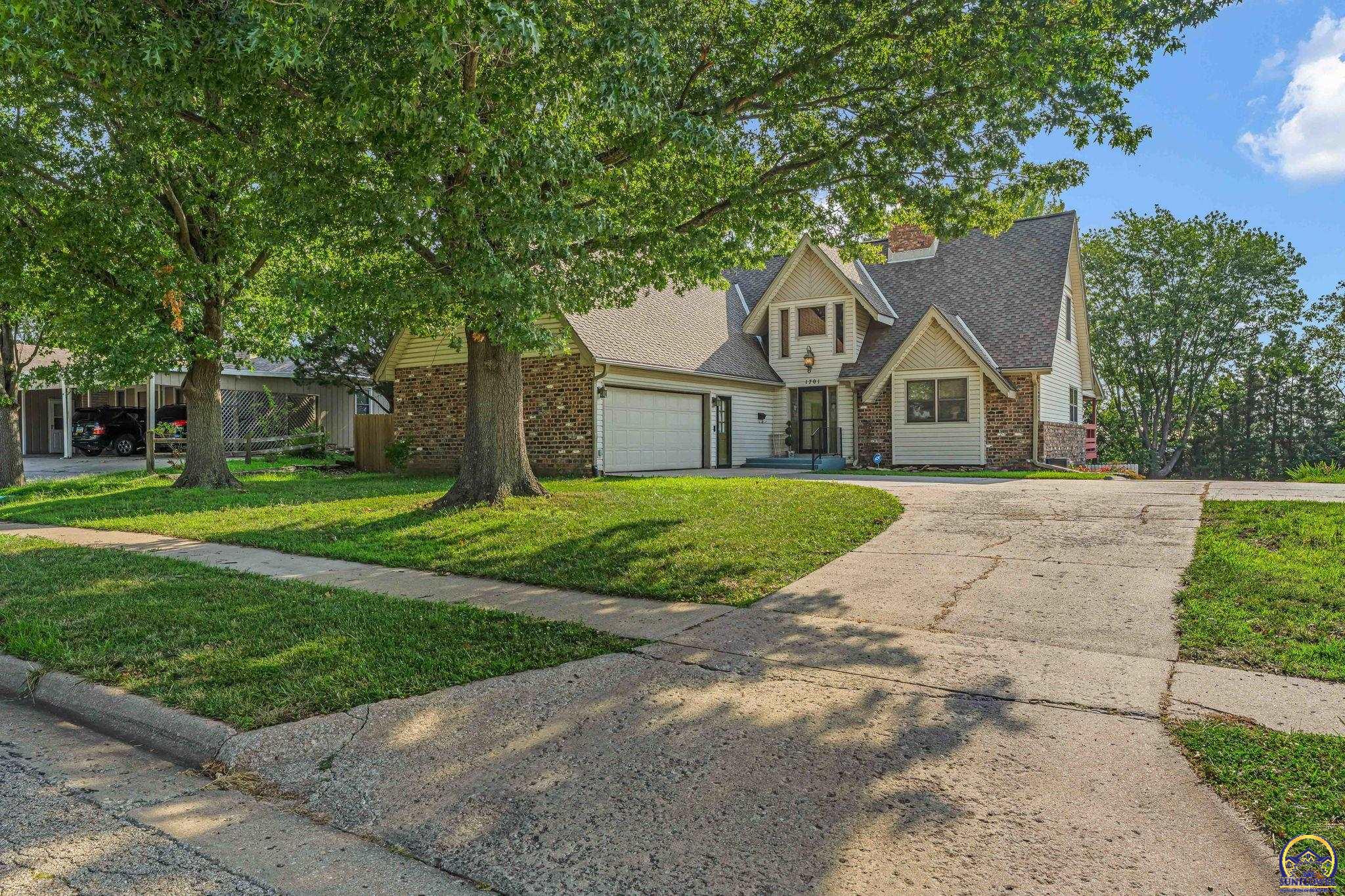 1701 SW Arrowhead Road, Topeka, KS 66604 — photo 2