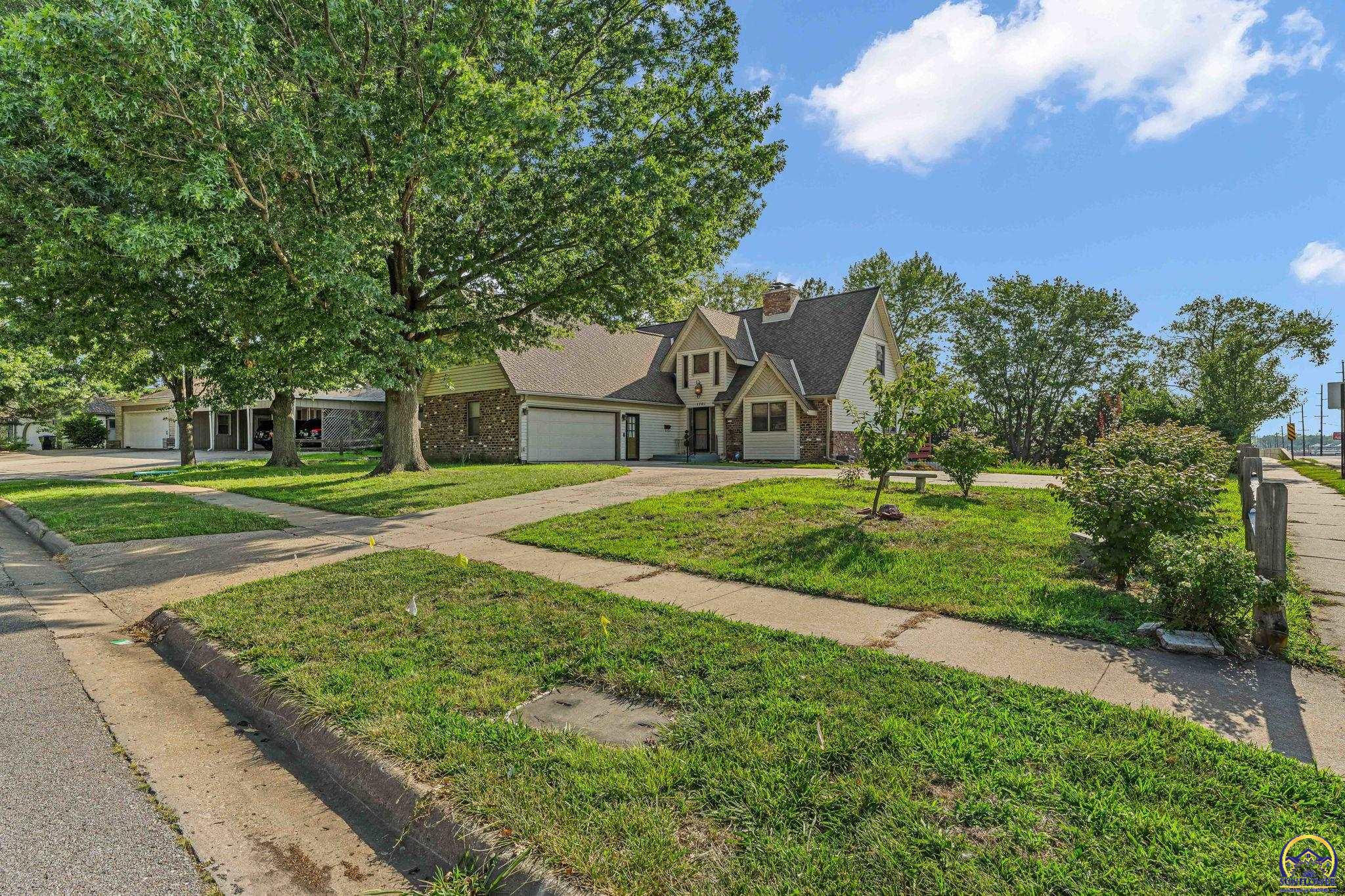 1701 SW Arrowhead Road, Topeka, KS 66604 — photo 3
