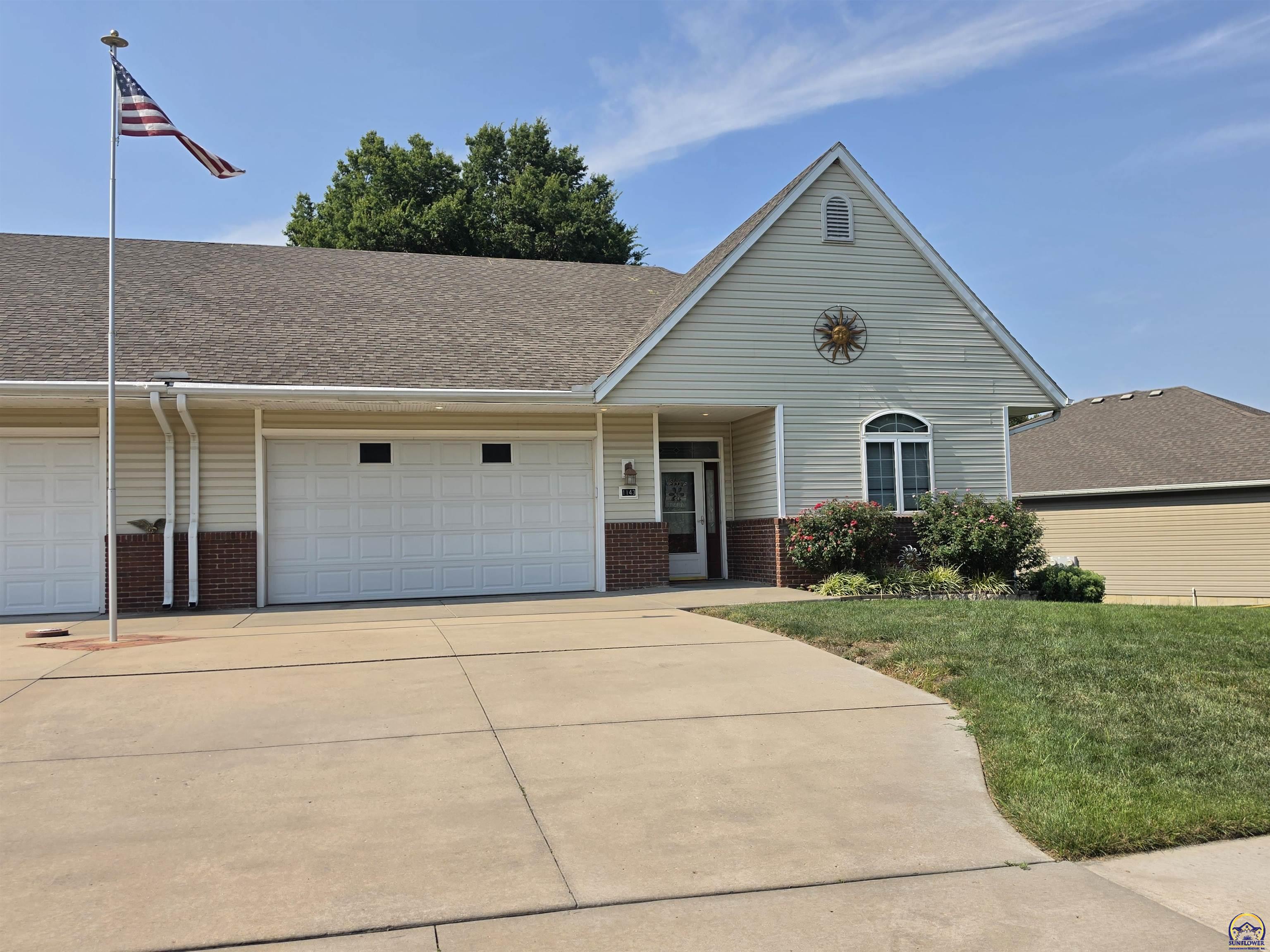 1143 SW Red Oaks Pl — photo