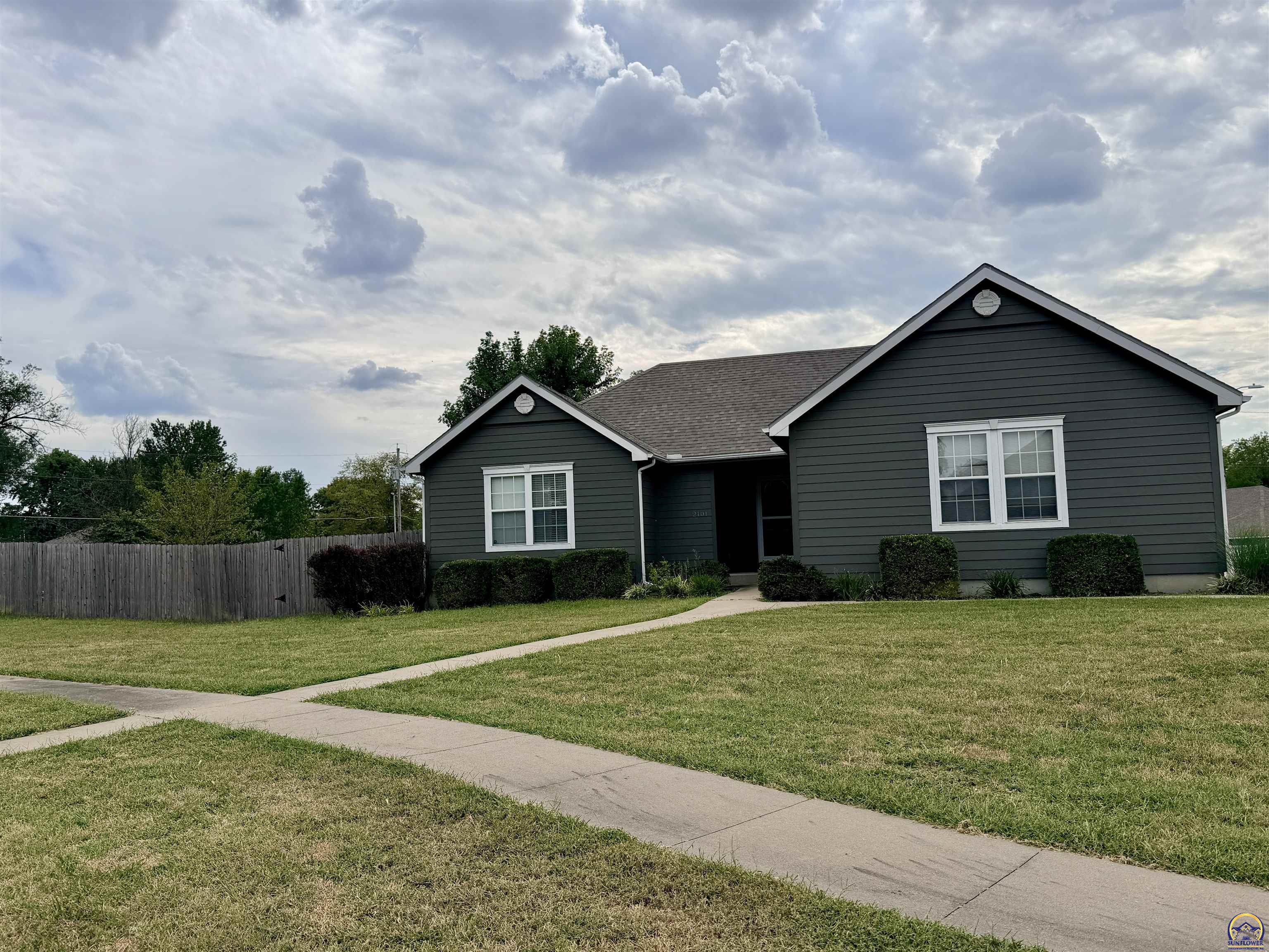 2101 SE Peace Ct — photo