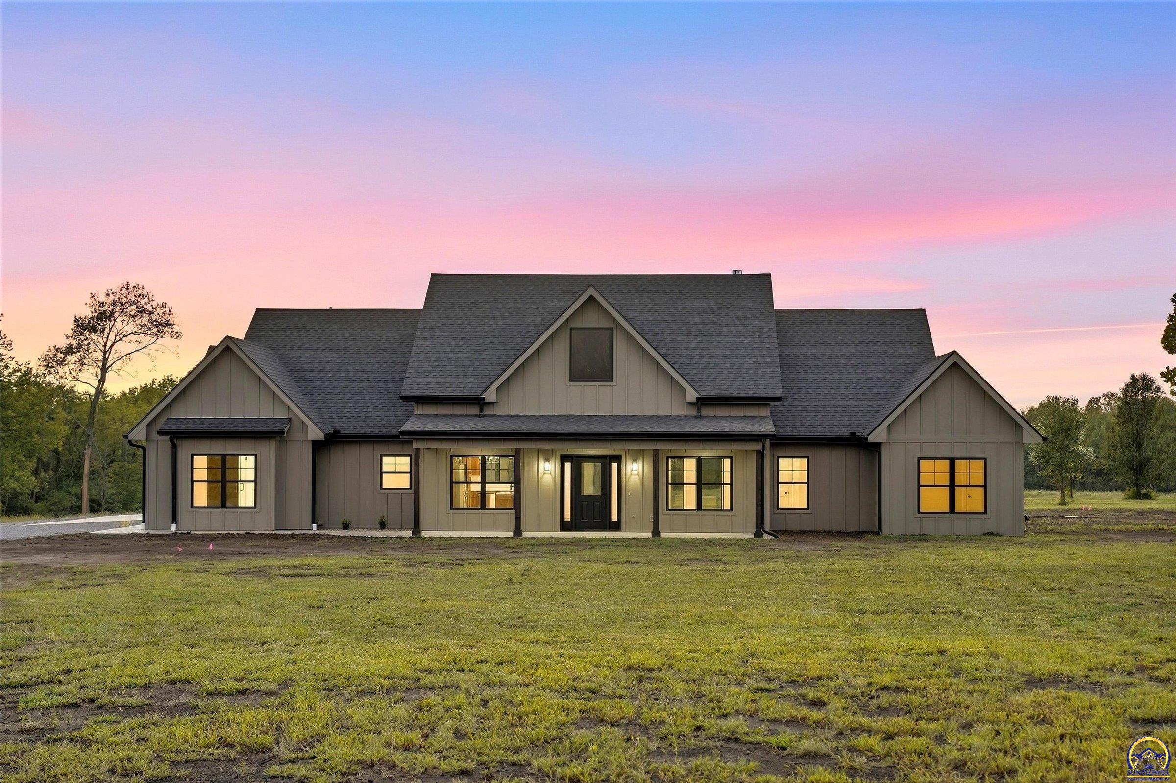 5755 SW Wanamaker Road, Topeka, KS 66610 — photo 2