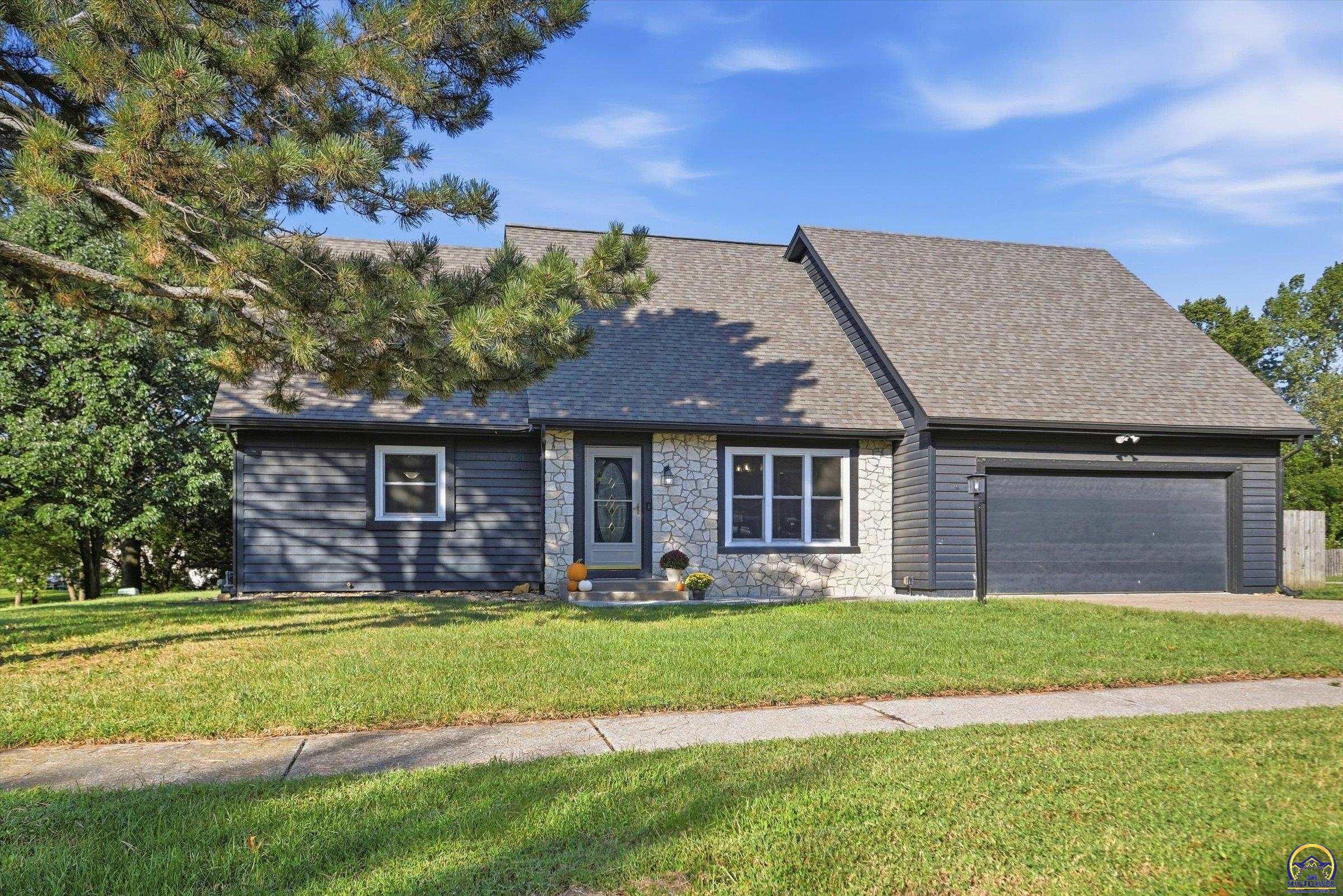 2407 SW Pepperwood Road, Topeka, KS 66614