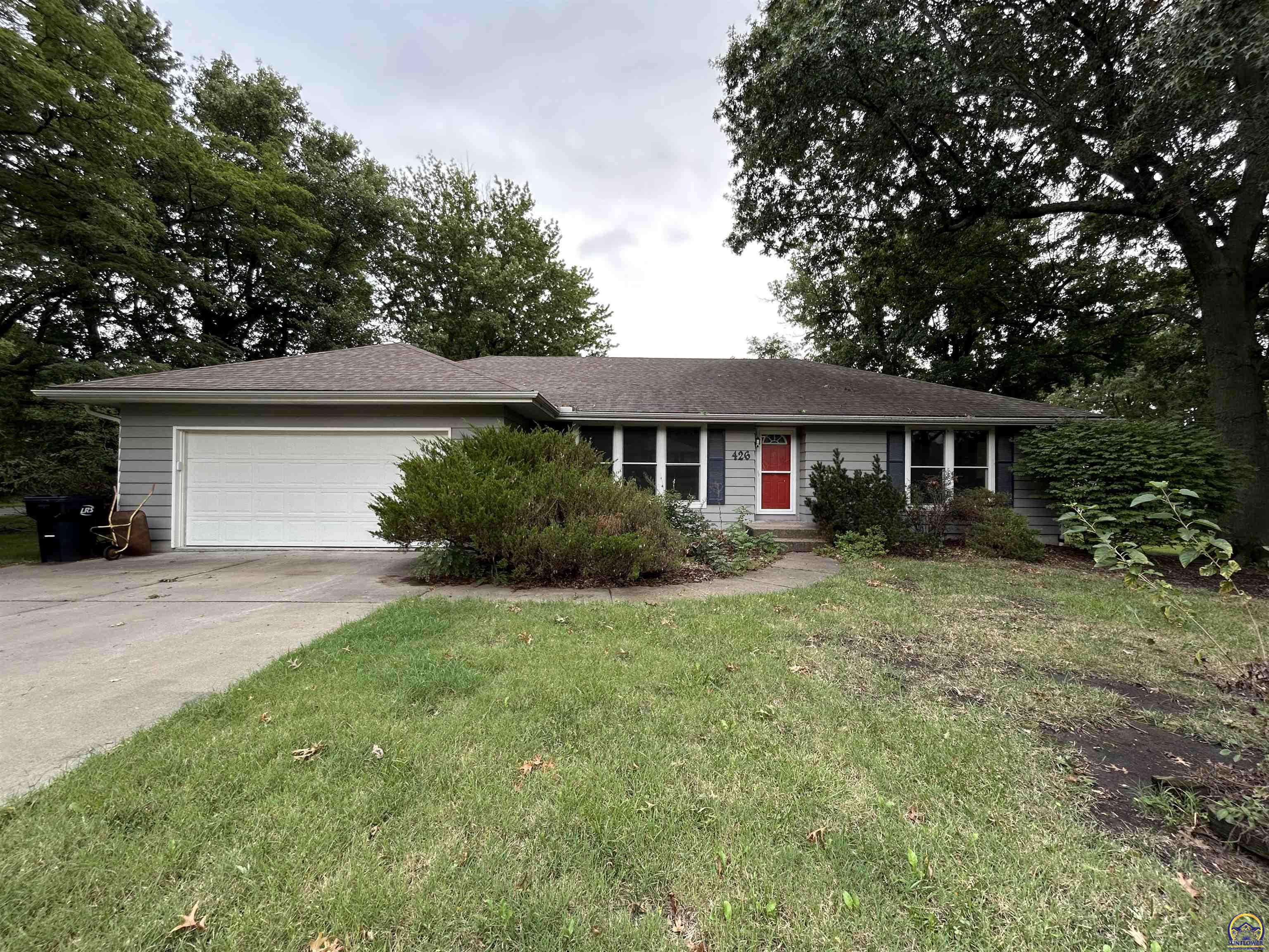 426 Comanche Dr — photo