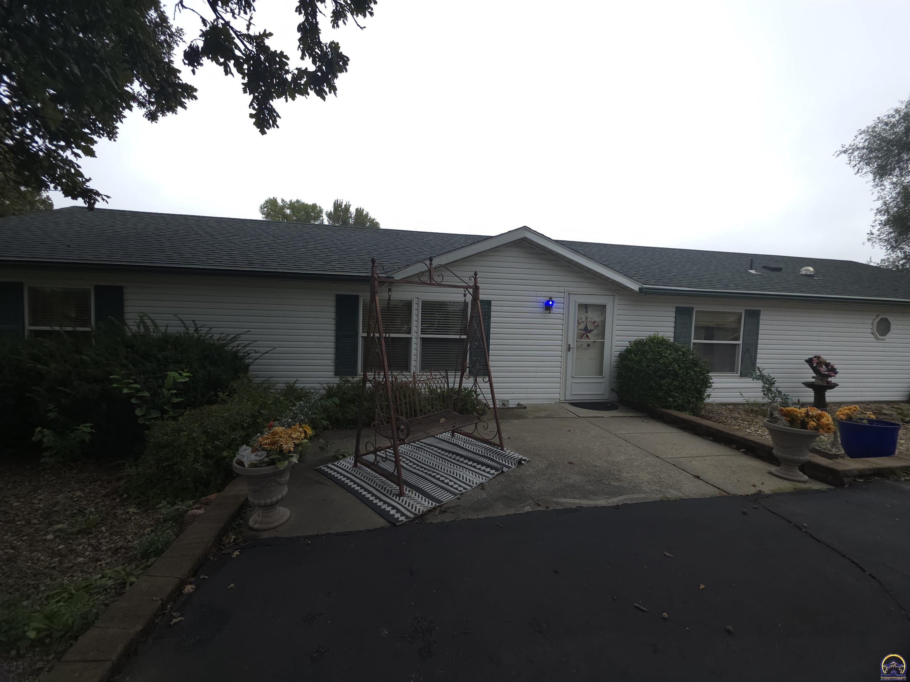 29550 US 75 Hwy — photo