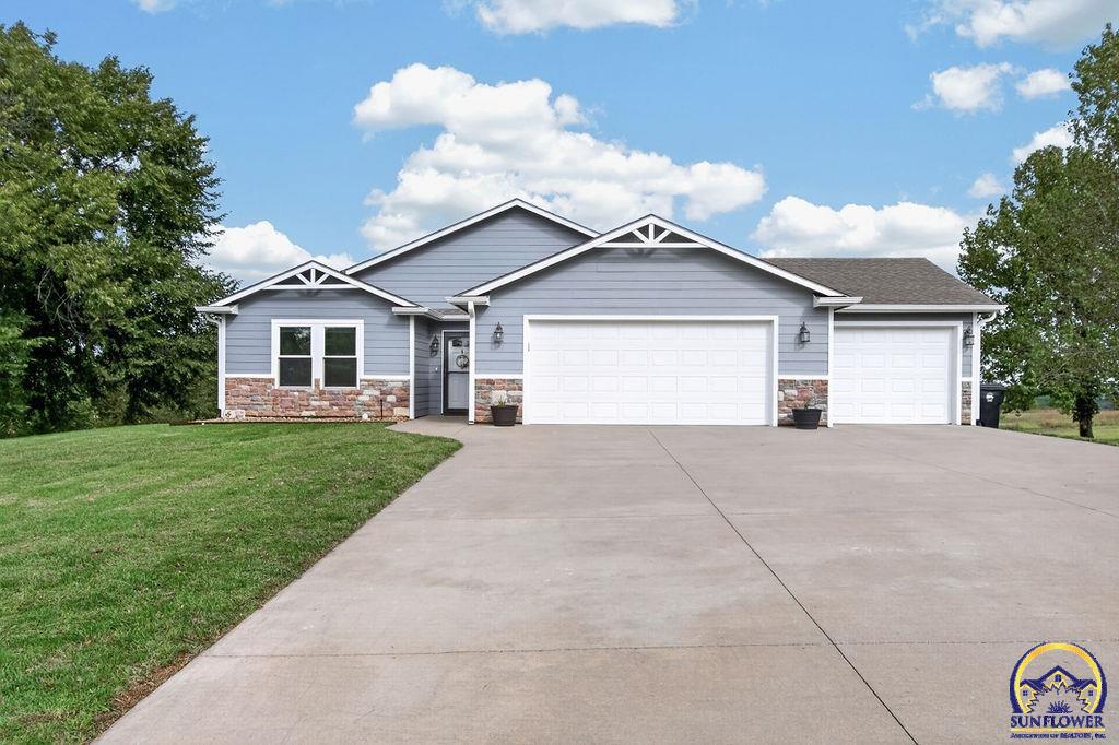9808 SW Deer Trail St — photo