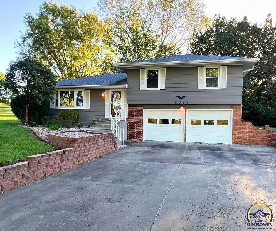 5740 SW Wanamaker Rd — photo