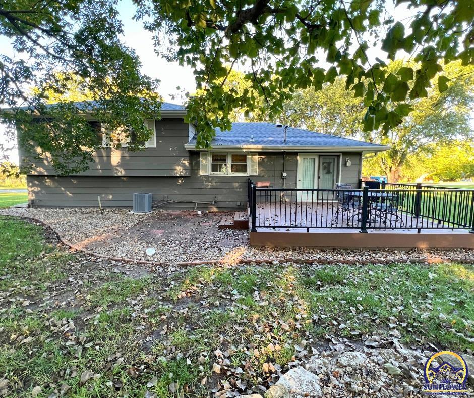 5740 SW Wanamaker Road, Topeka, KS 66610 — photo 3