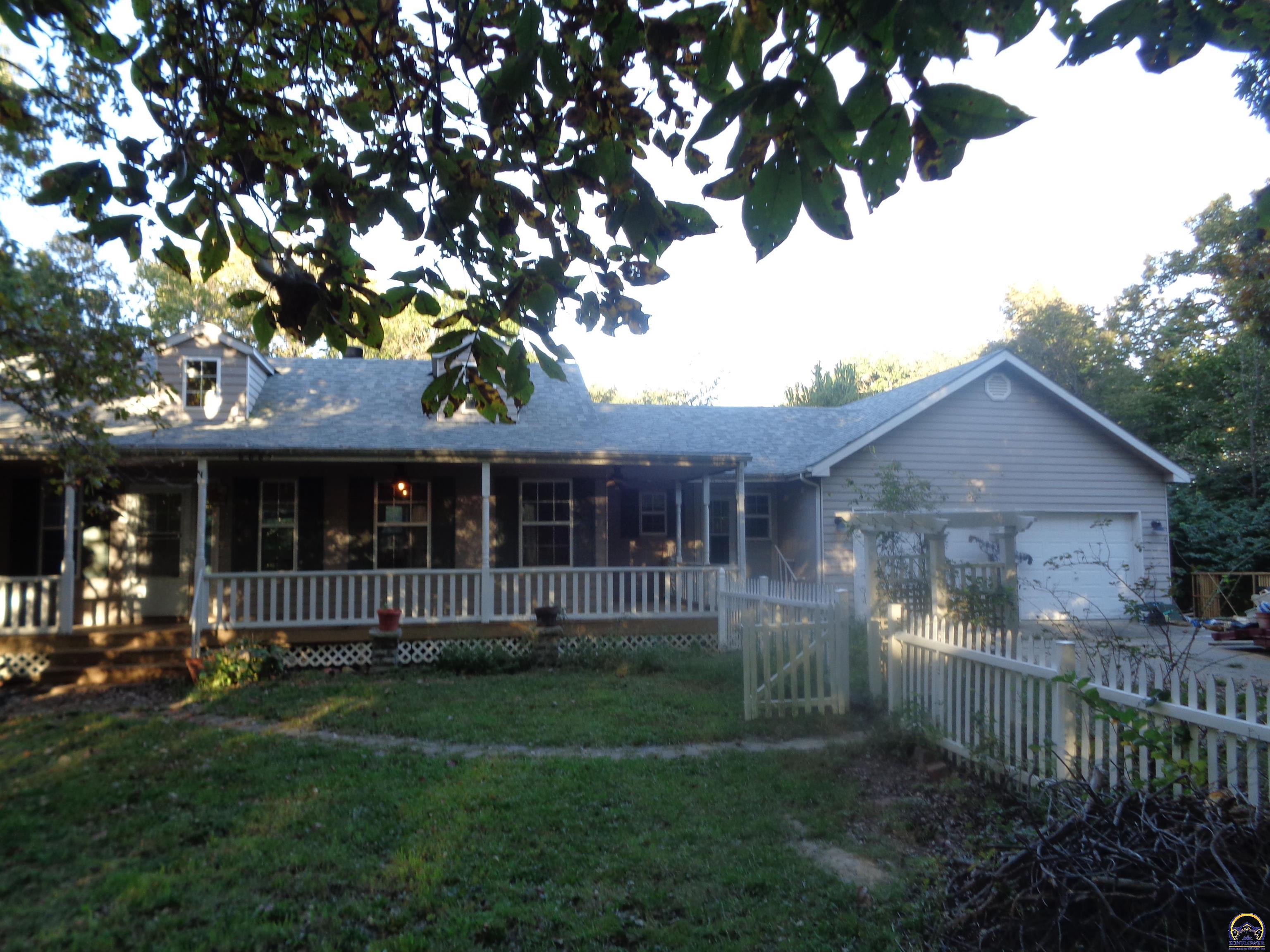 8885 Park Dr — photo