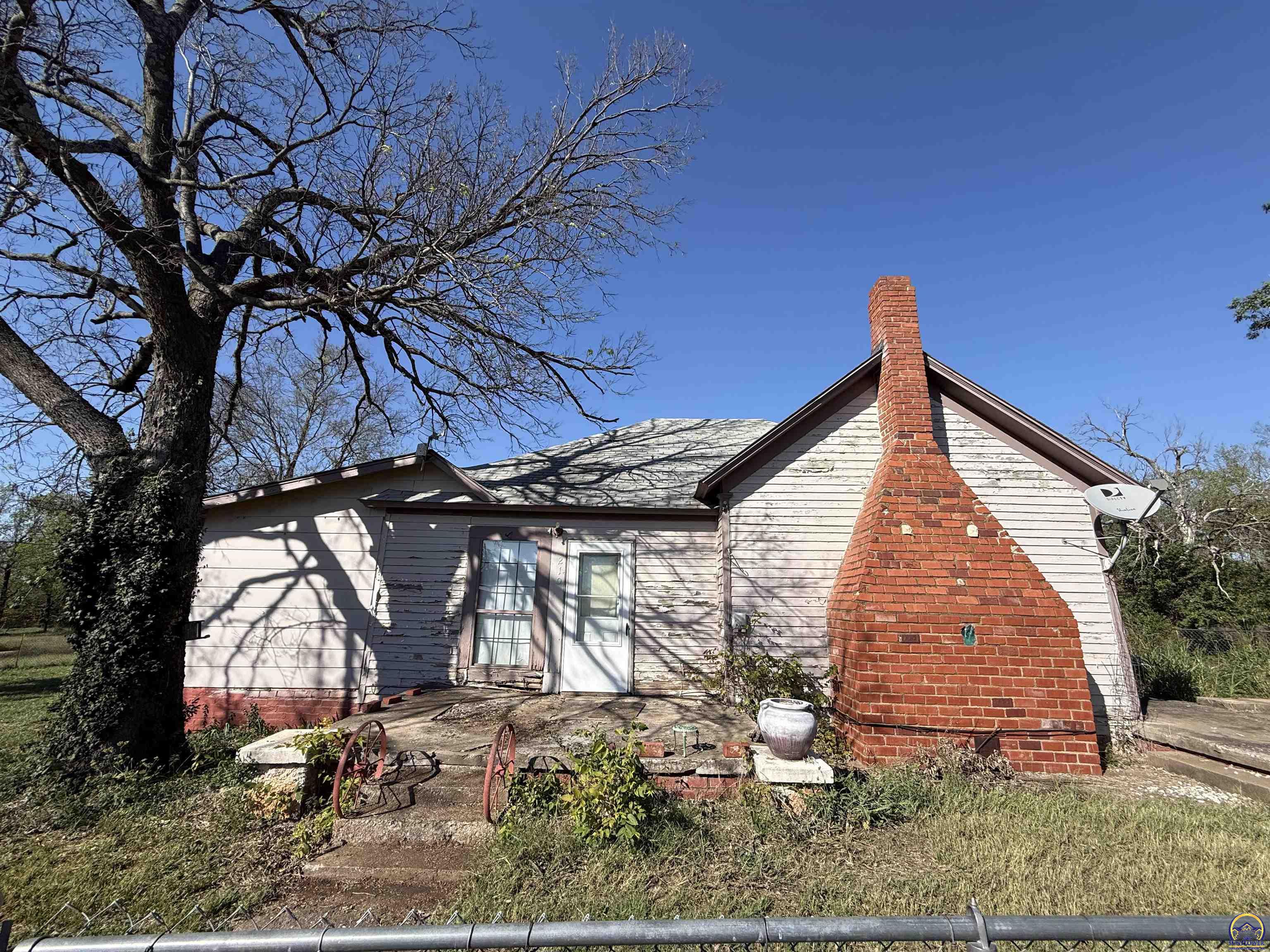 210 W Depot St — photo