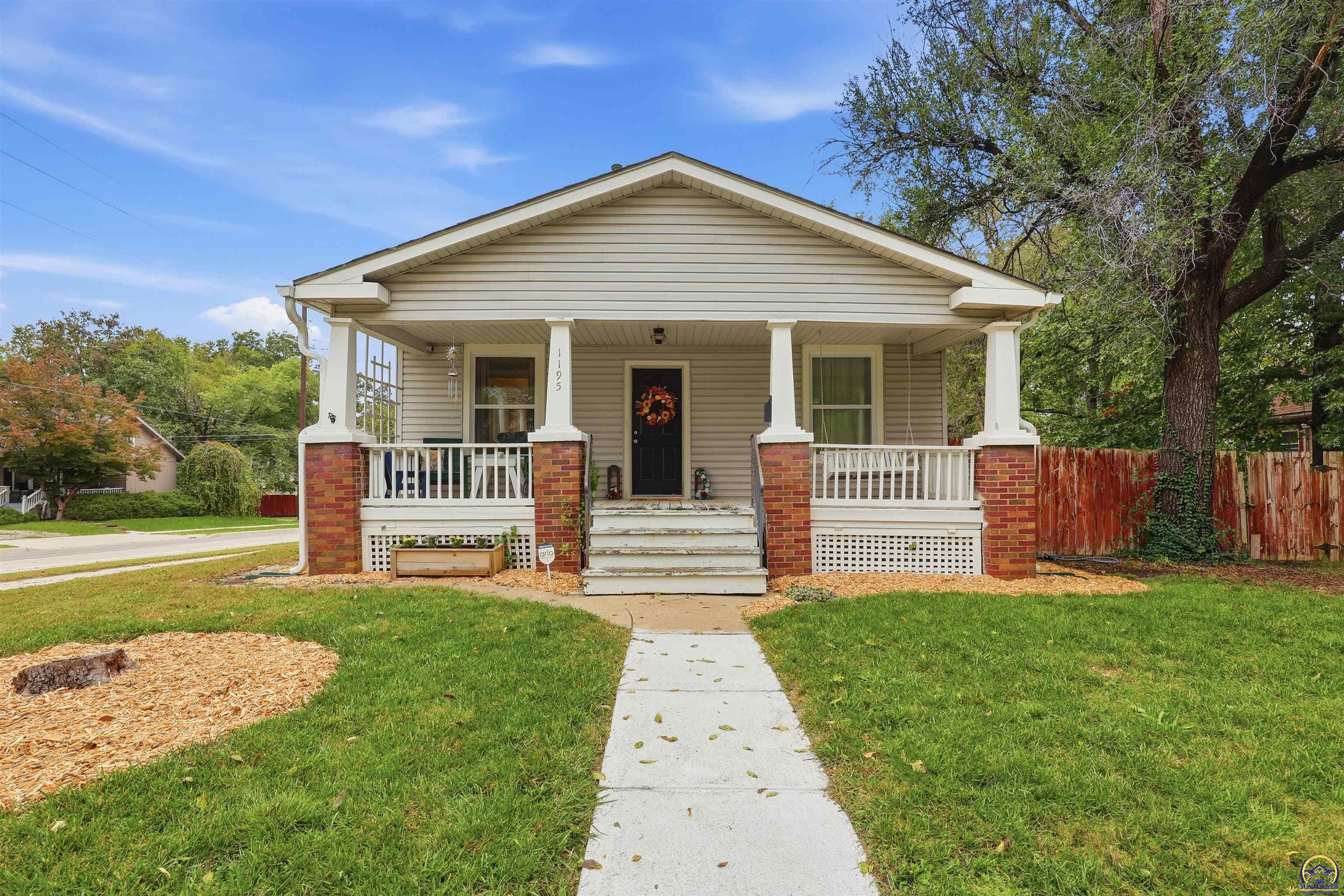 1195 SW Wayne Ave — photo