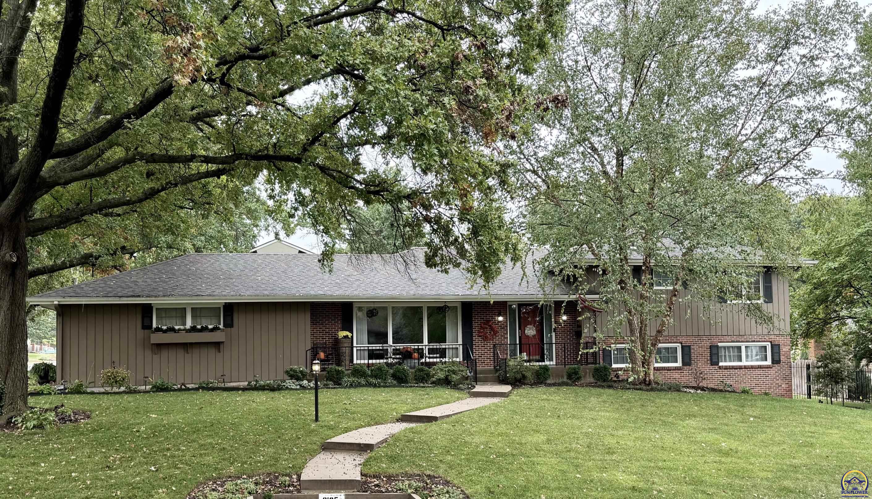 2105 SW Knollwood Dr — photo