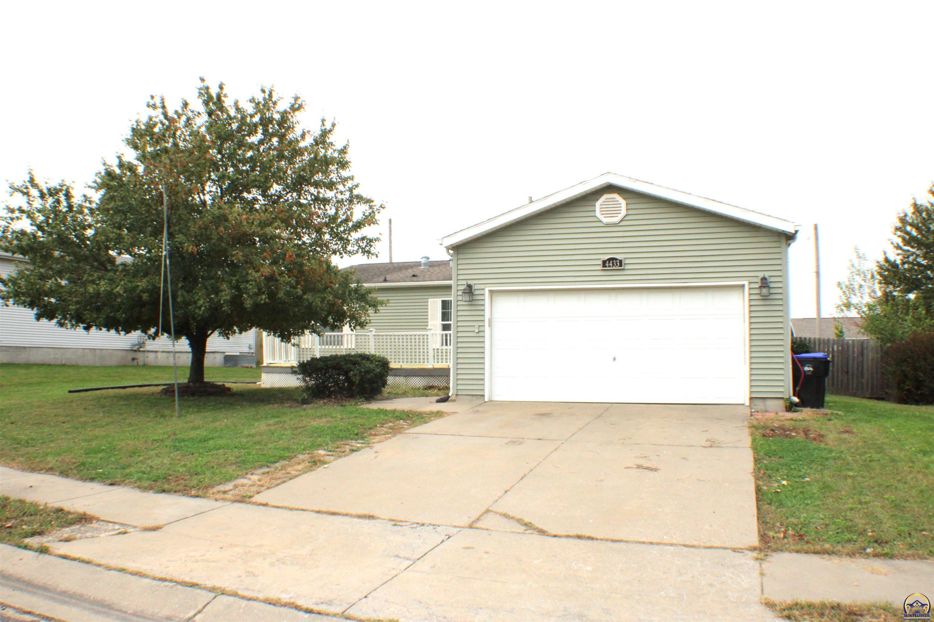 4433 SE Grand Oaks Ave — photo