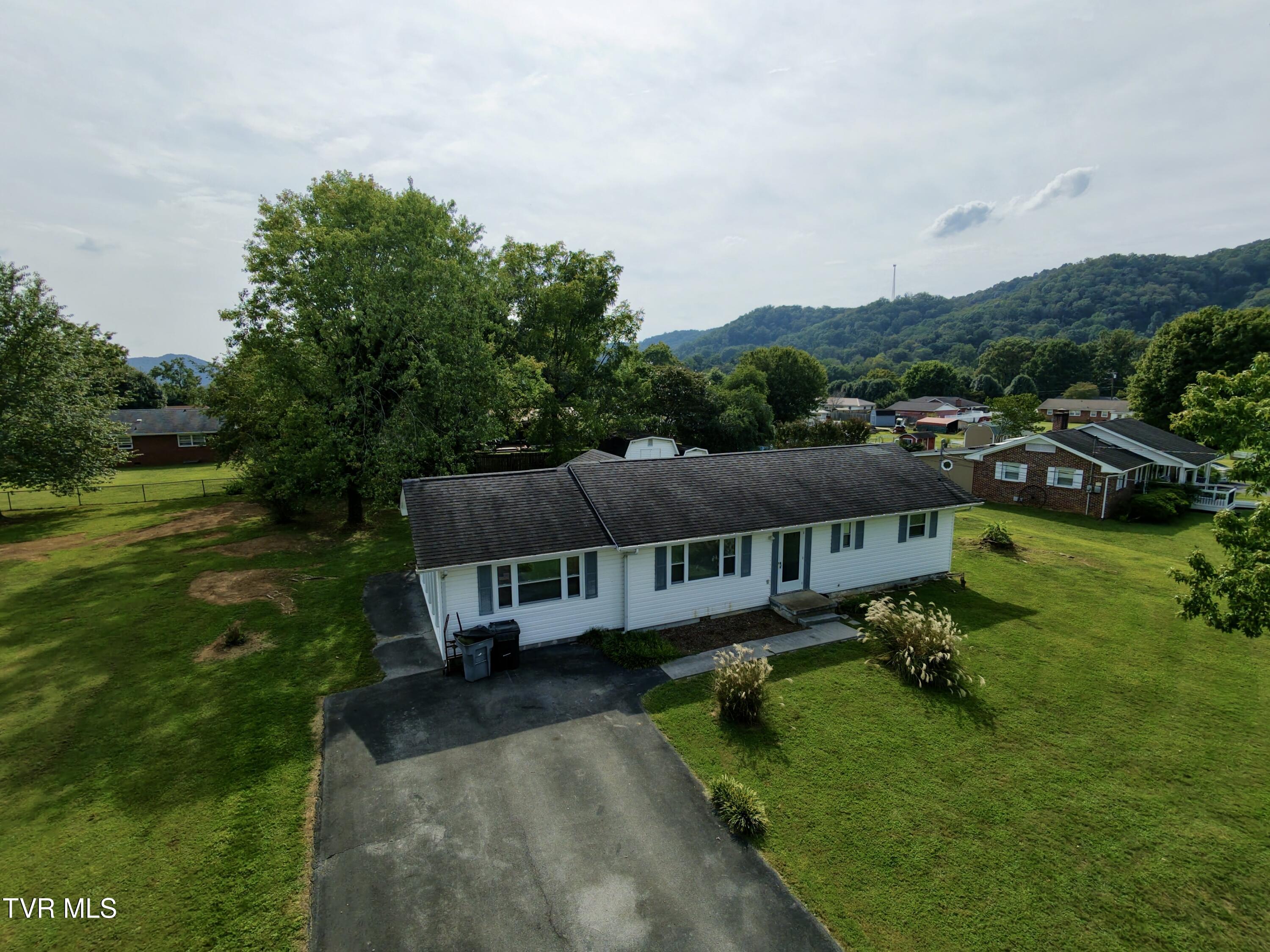 303 Circle Drive — photo