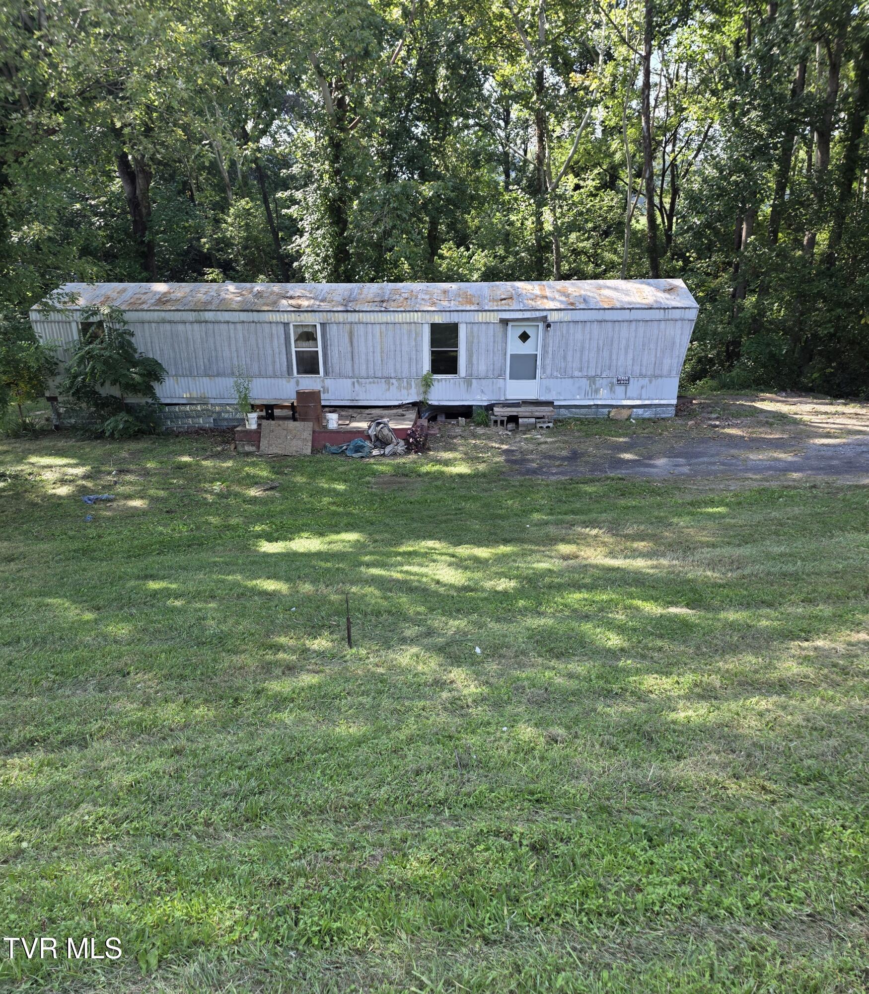 888 Old Elizabethton Highway — photo