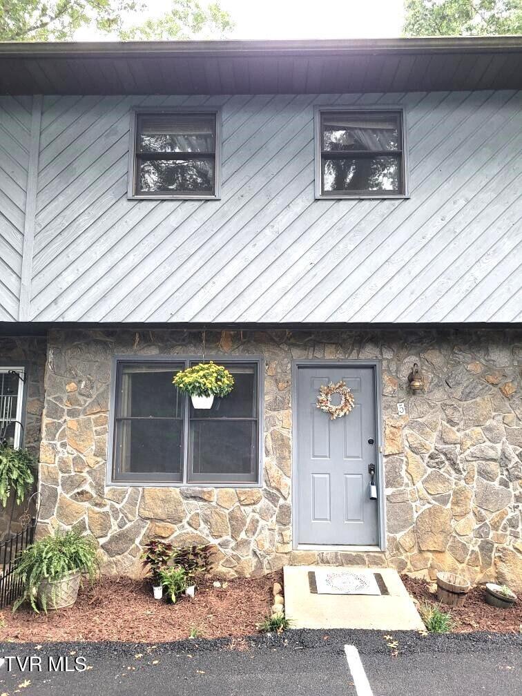 348 River Road 5C — photo